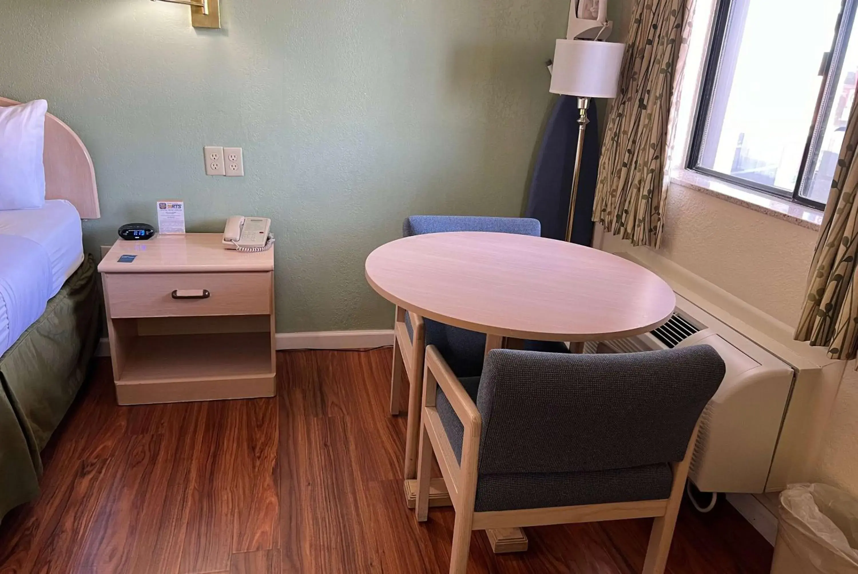 Photo of the whole room, Bed in Travelodge by Wyndham Holbrook Photo of the whole room, Bed in Travelodge by Wyndham Holbrook