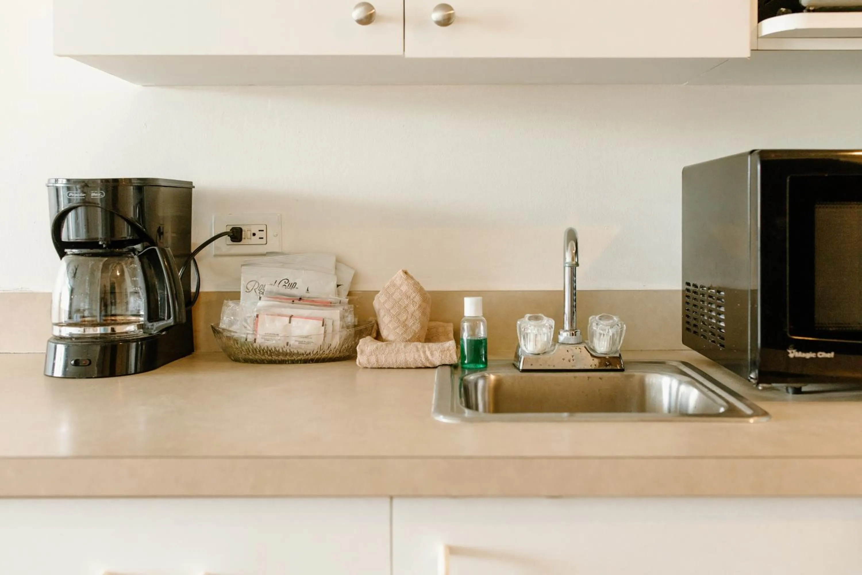 Kitchen or kitchenette in Hotel on the Cay