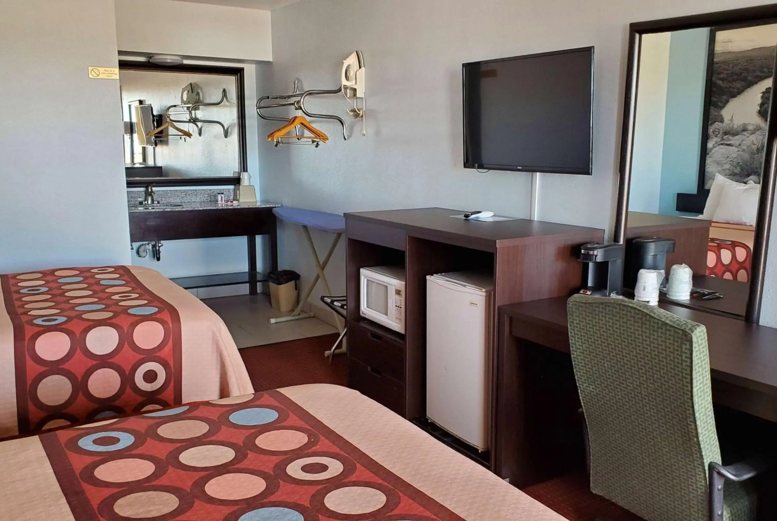 Photo of the whole room, Bed in Super 8 by Wyndham Van Horn Photo of the whole room, Bed in Super 8 by Wyndham Van Horn