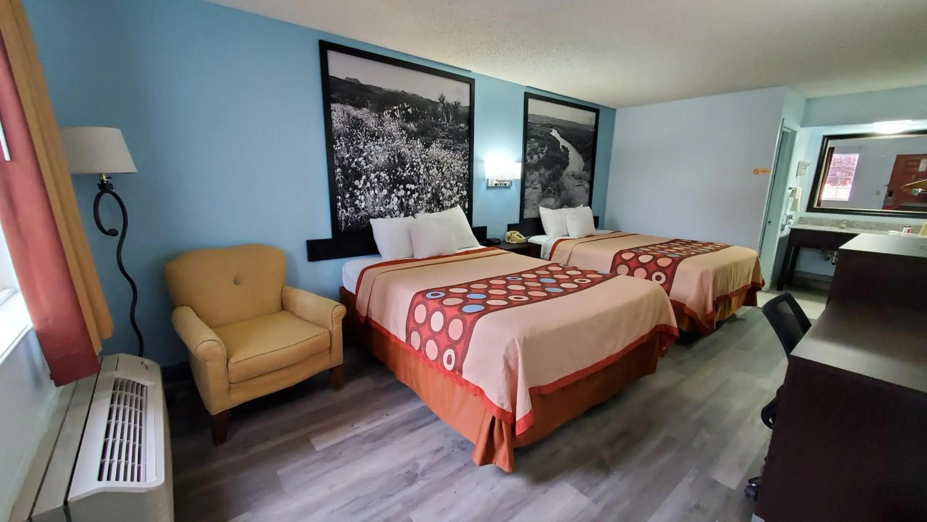 Photo of the whole room, Bed in Super 8 by Wyndham Van Horn Photo of the whole room, Bed in Super 8 by Wyndham Van Horn