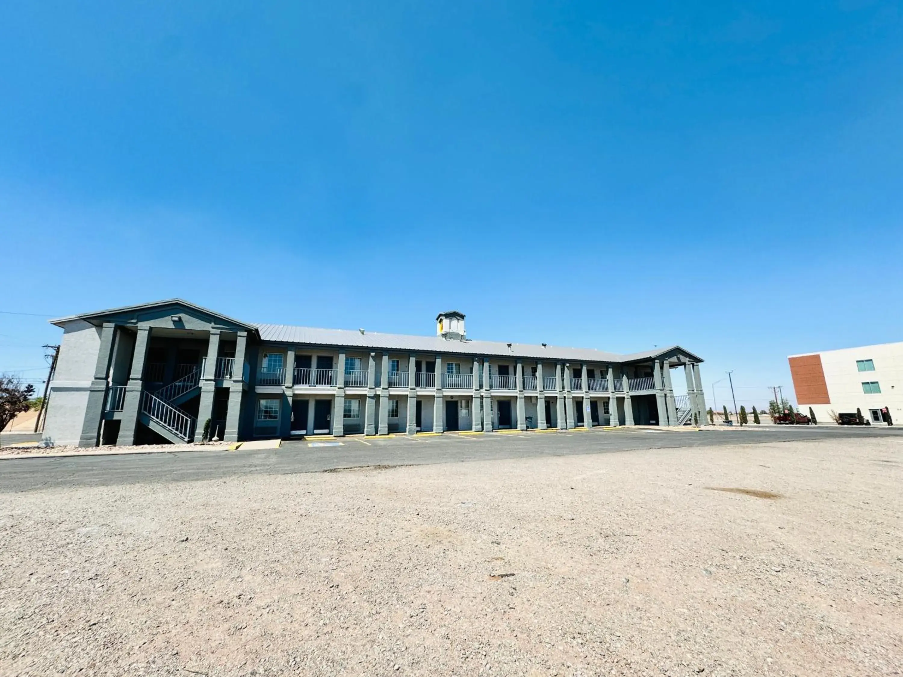 Property building in Super 8 by Wyndham Van Horn Property building in Super 8 by Wyndham Van Horn