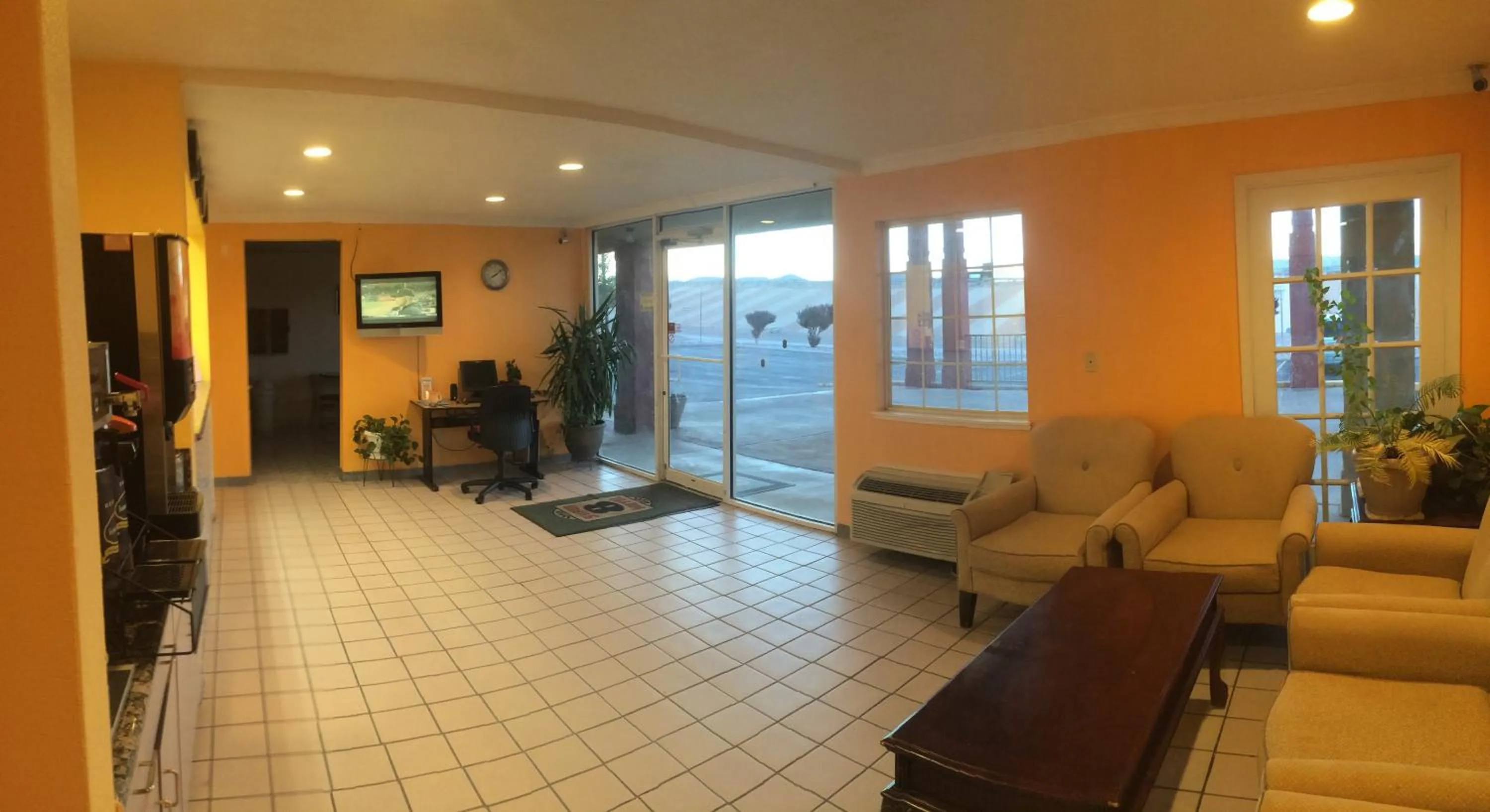 Lobby or reception in Super 8 by Wyndham Van Horn
