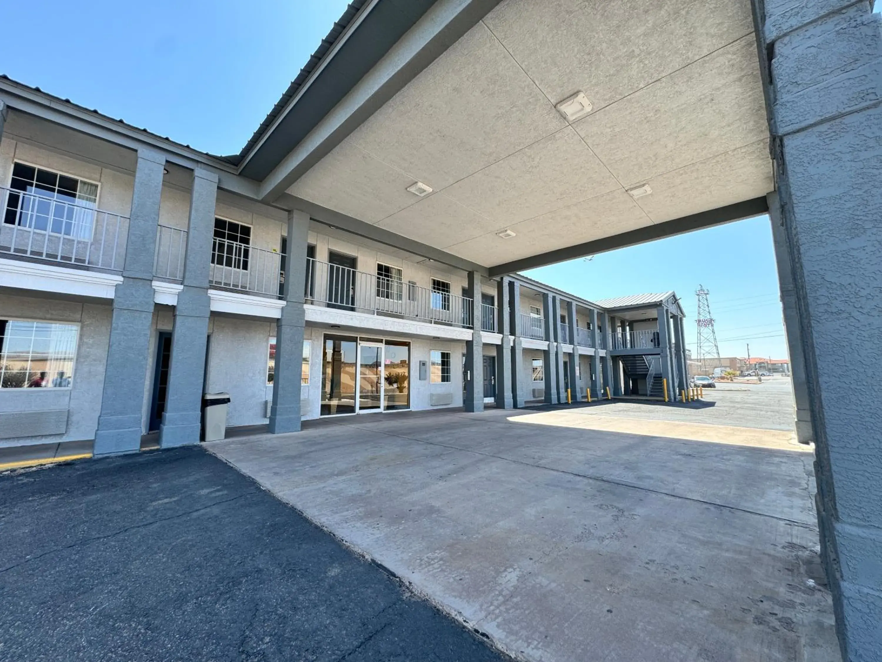 Property building in Super 8 by Wyndham Van Horn Property building in Super 8 by Wyndham Van Horn