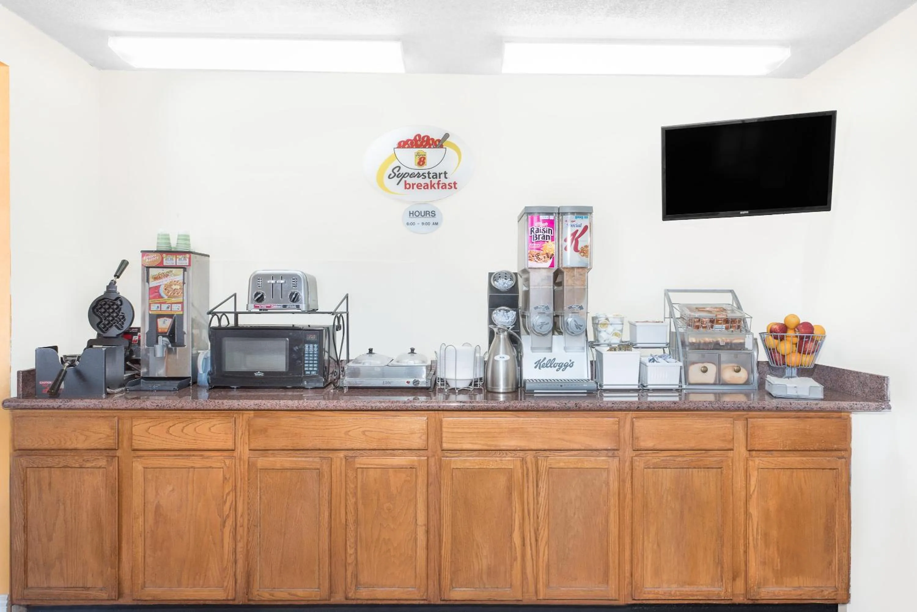 Continental breakfast in Super 8 by Wyndham Van Horn