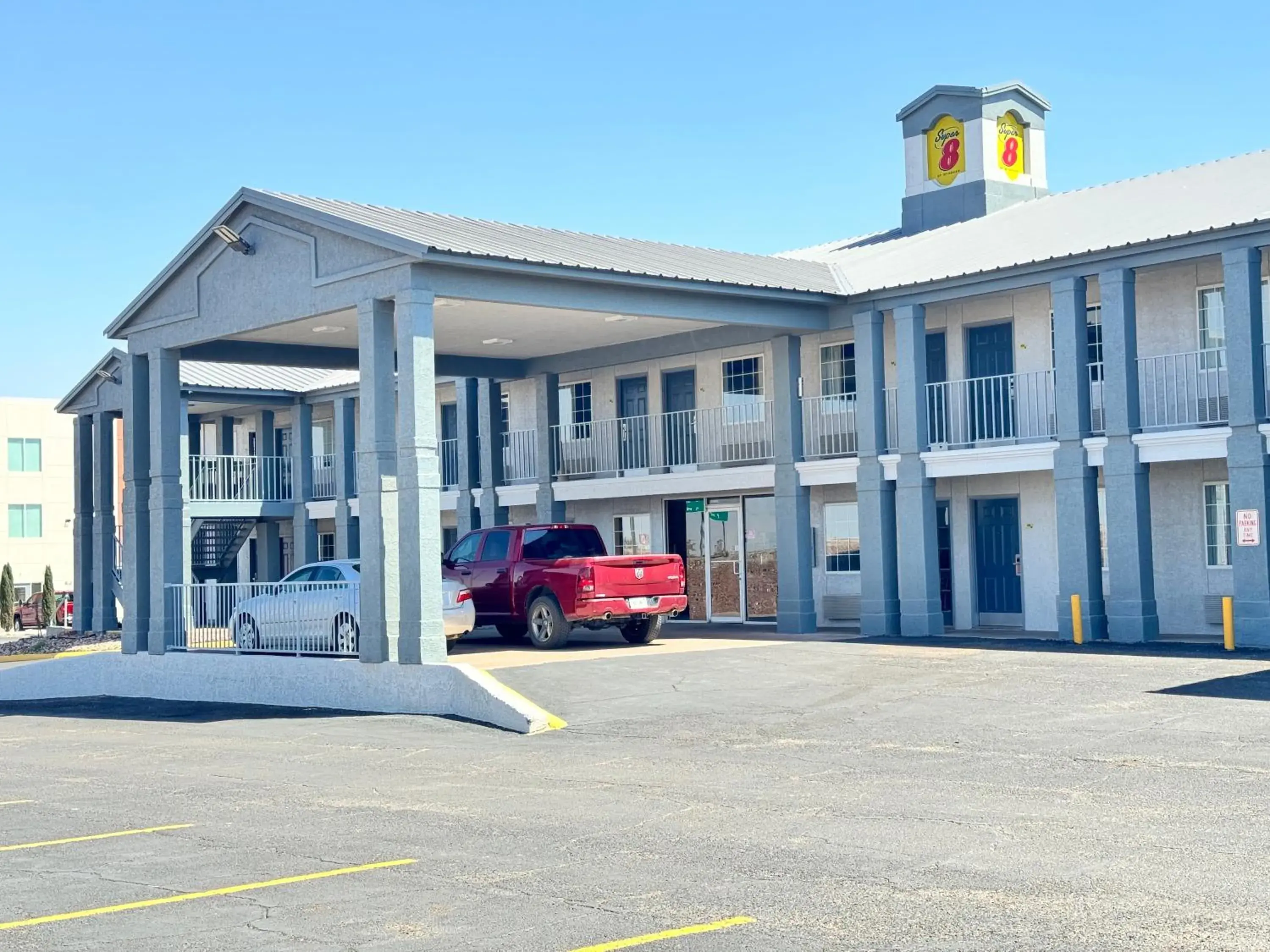 Property building in Super 8 by Wyndham Van Horn Property building in Super 8 by Wyndham Van Horn