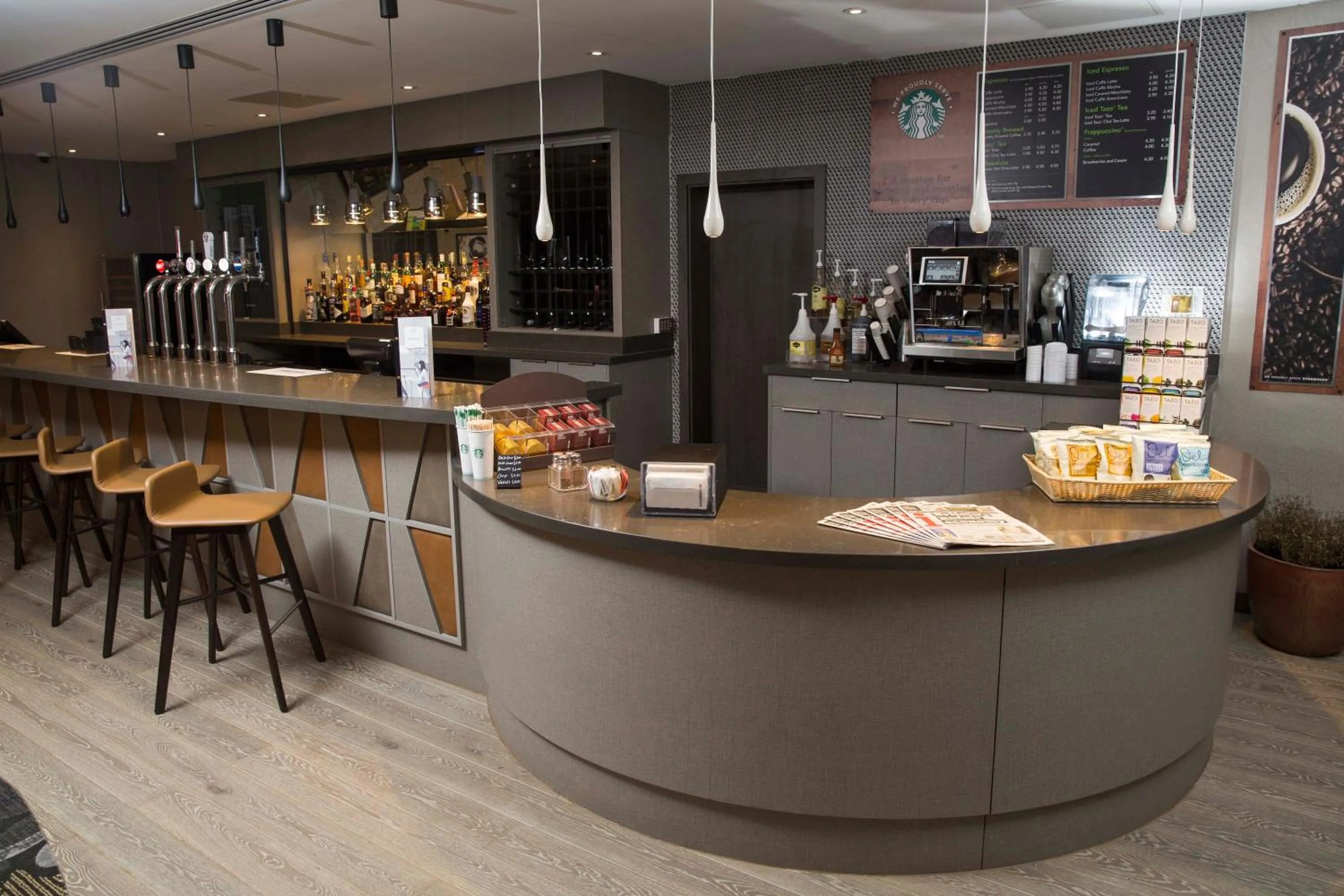 Restaurant/places to eat in Crowne Plaza Basingstoke by IHG