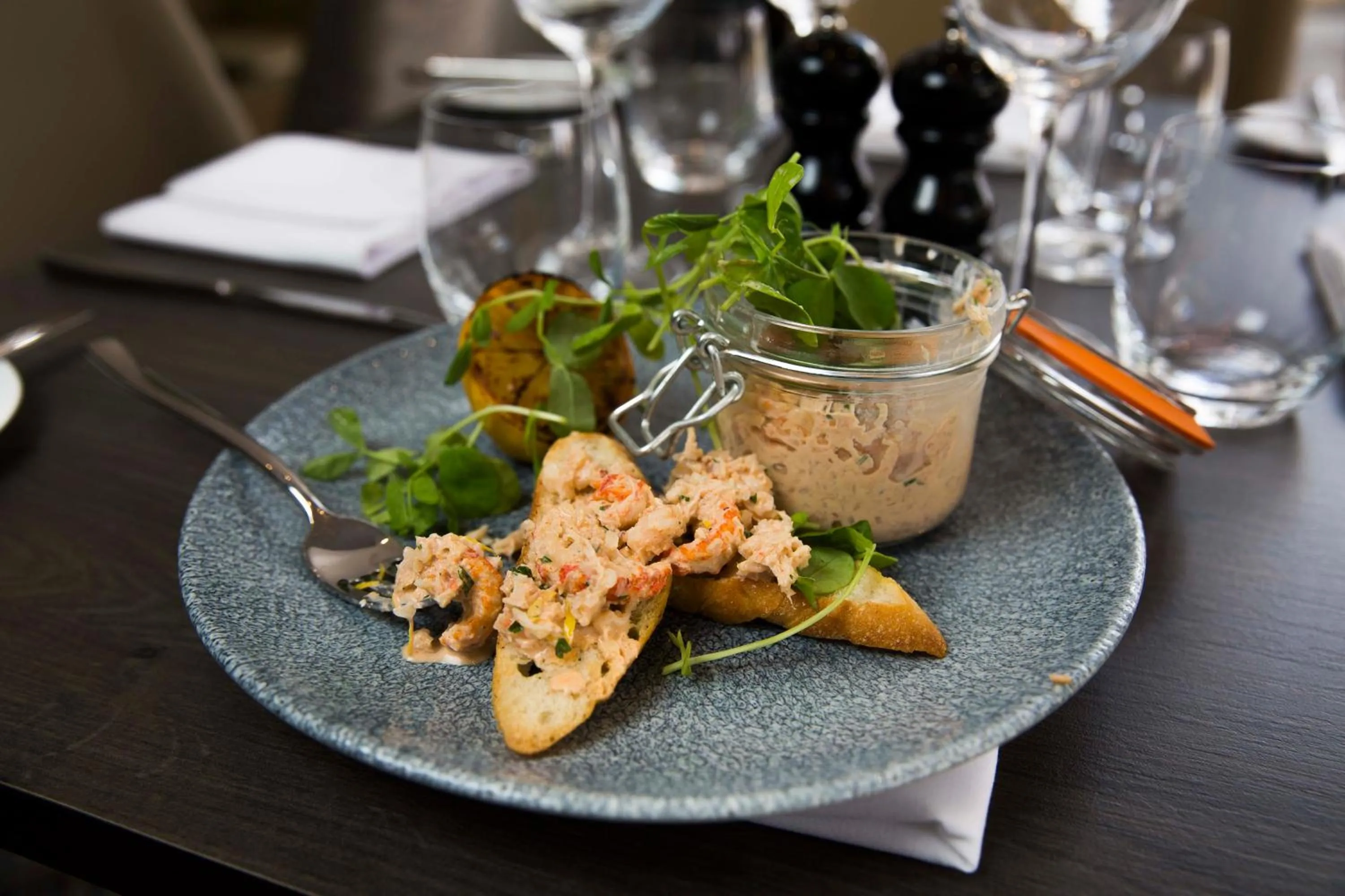 Restaurant/places to eat in Crowne Plaza Basingstoke by IHG