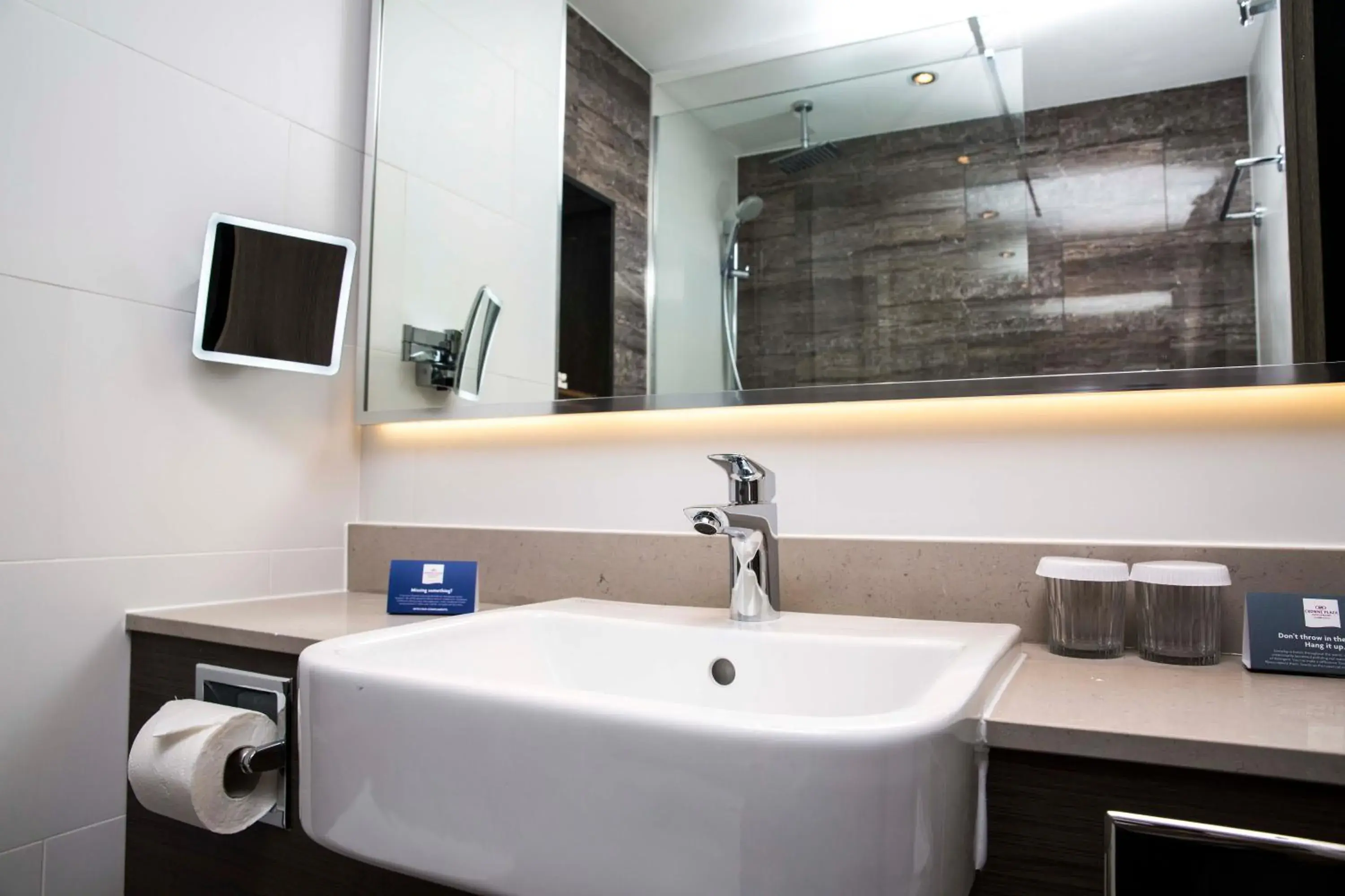 Club Double Room in Crowne Plaza Basingstoke by IHG Club Double Room in Crowne Plaza Basingstoke by IHG