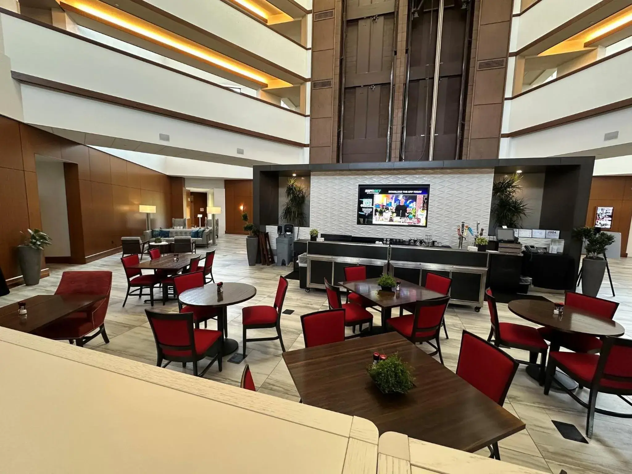 Restaurant/places to eat in Crowne Plaza Lansing by IHG Restaurant/places to eat in Crowne Plaza Lansing by IHG