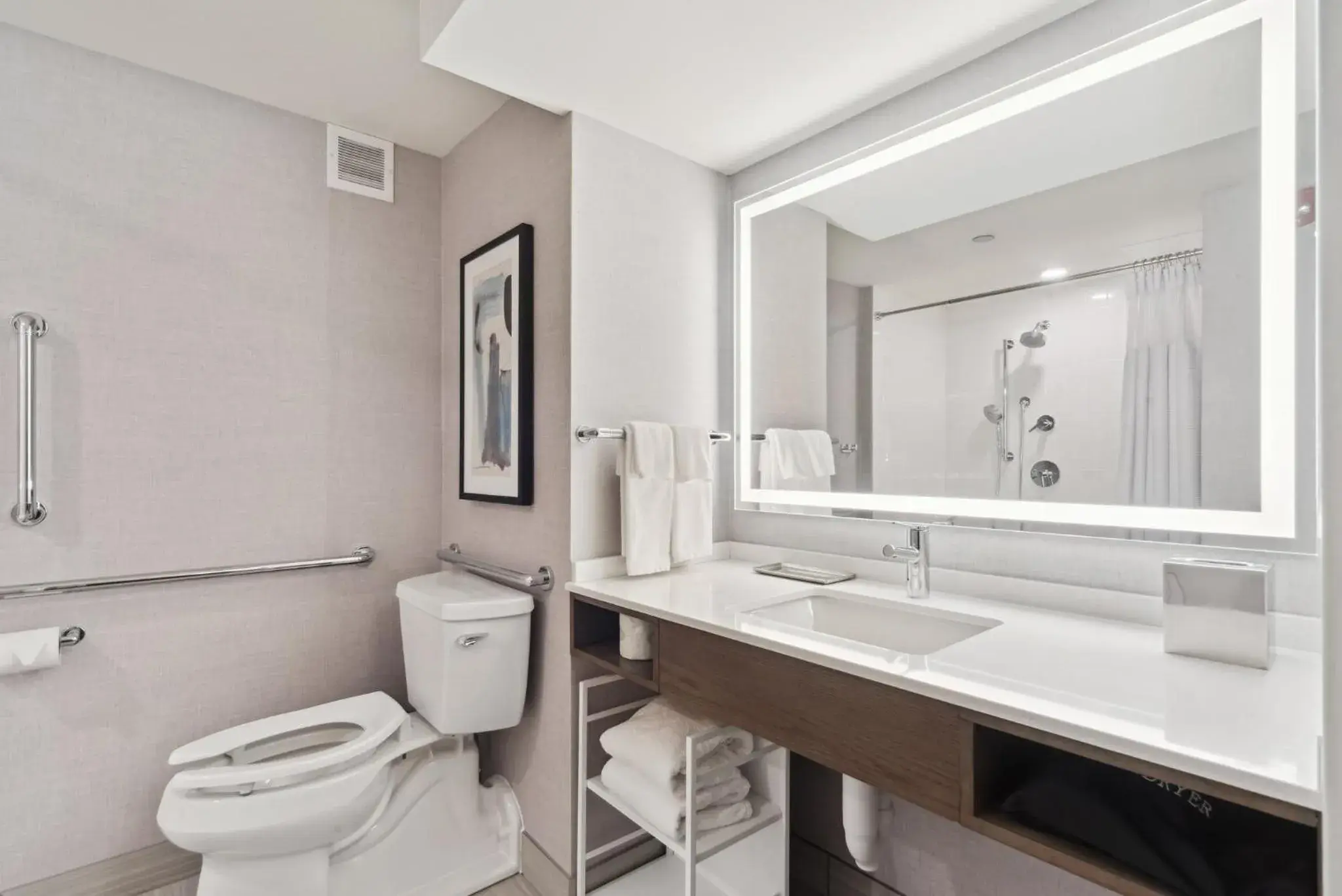 Photo of the whole room in Crowne Plaza Lansing by IHG Photo of the whole room in Crowne Plaza Lansing by IHG