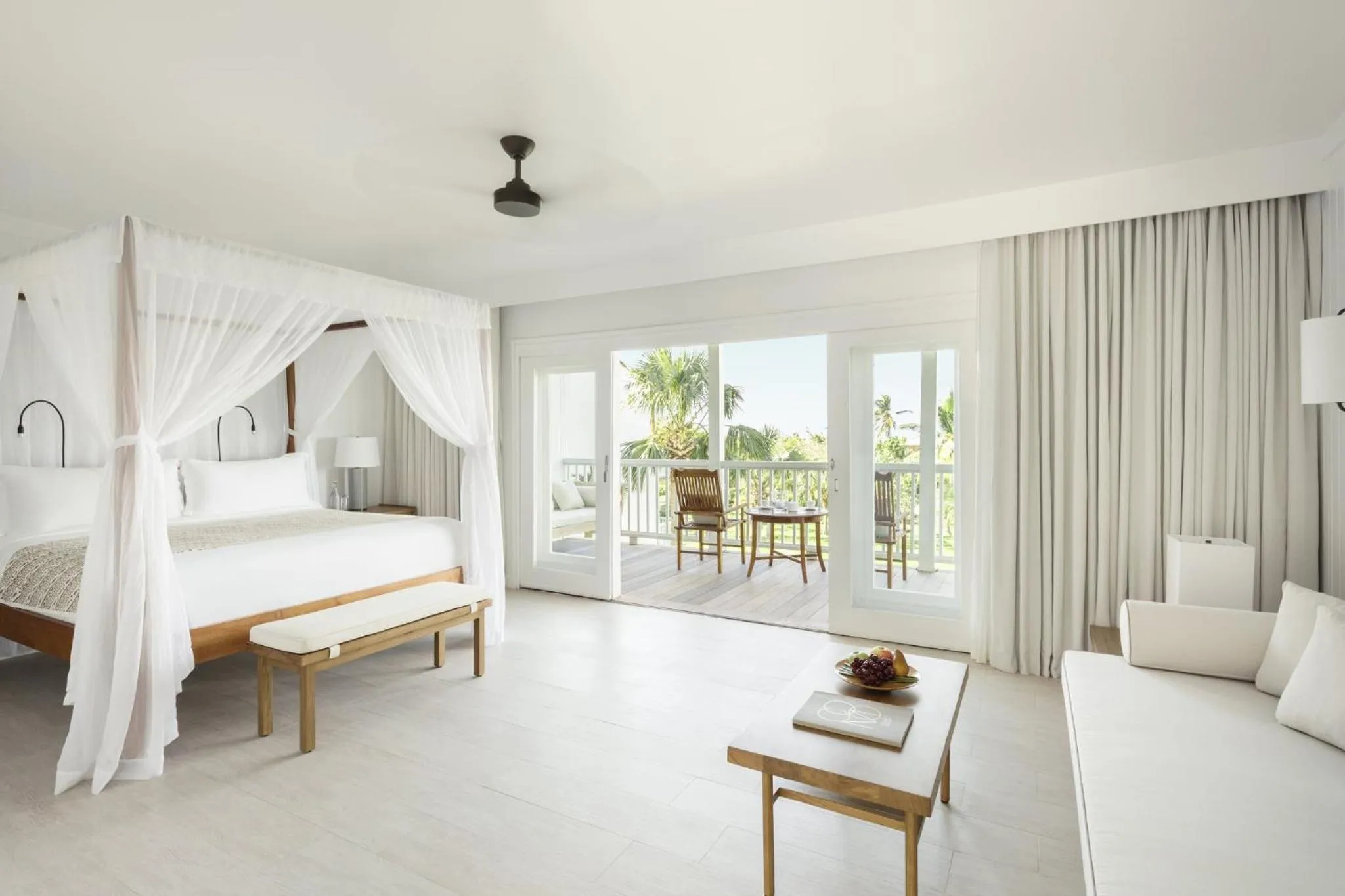 Photo of the whole room, Bed in COMO Parrot Cay