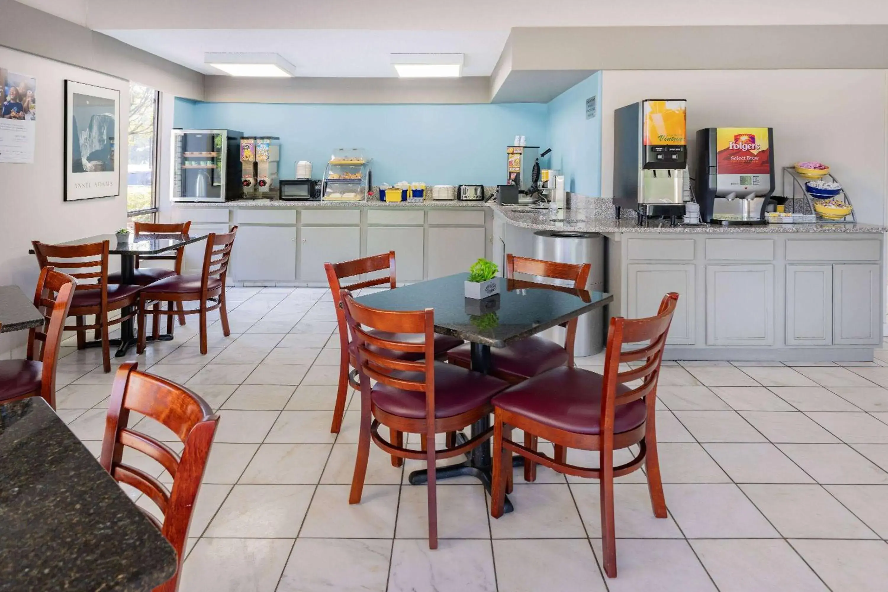 Breakfast in Days Inn by Wyndham Spartanburg Waccamaw Breakfast in Days Inn by Wyndham Spartanburg Waccamaw