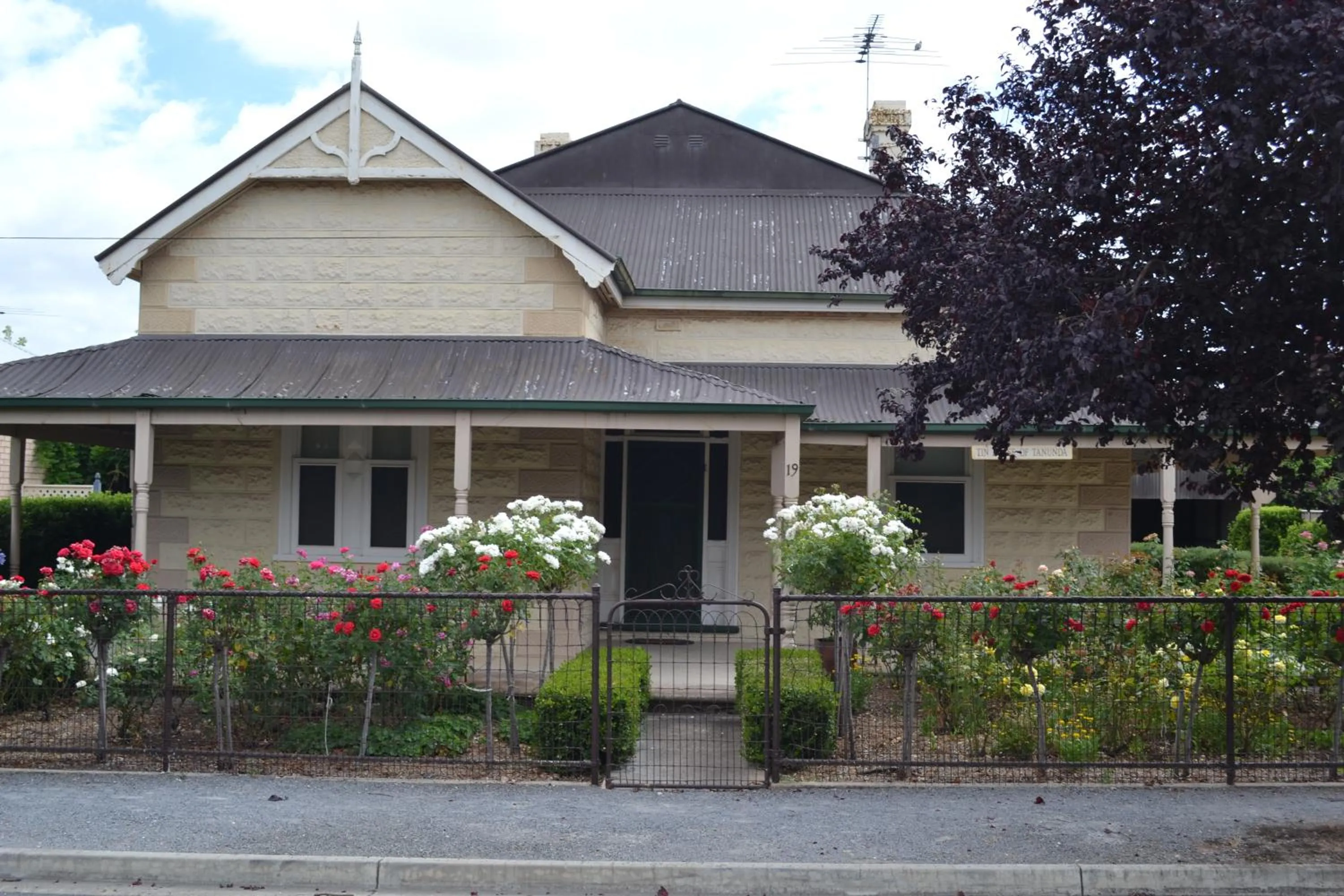 Facade/entrance in Tin House in Tanunda