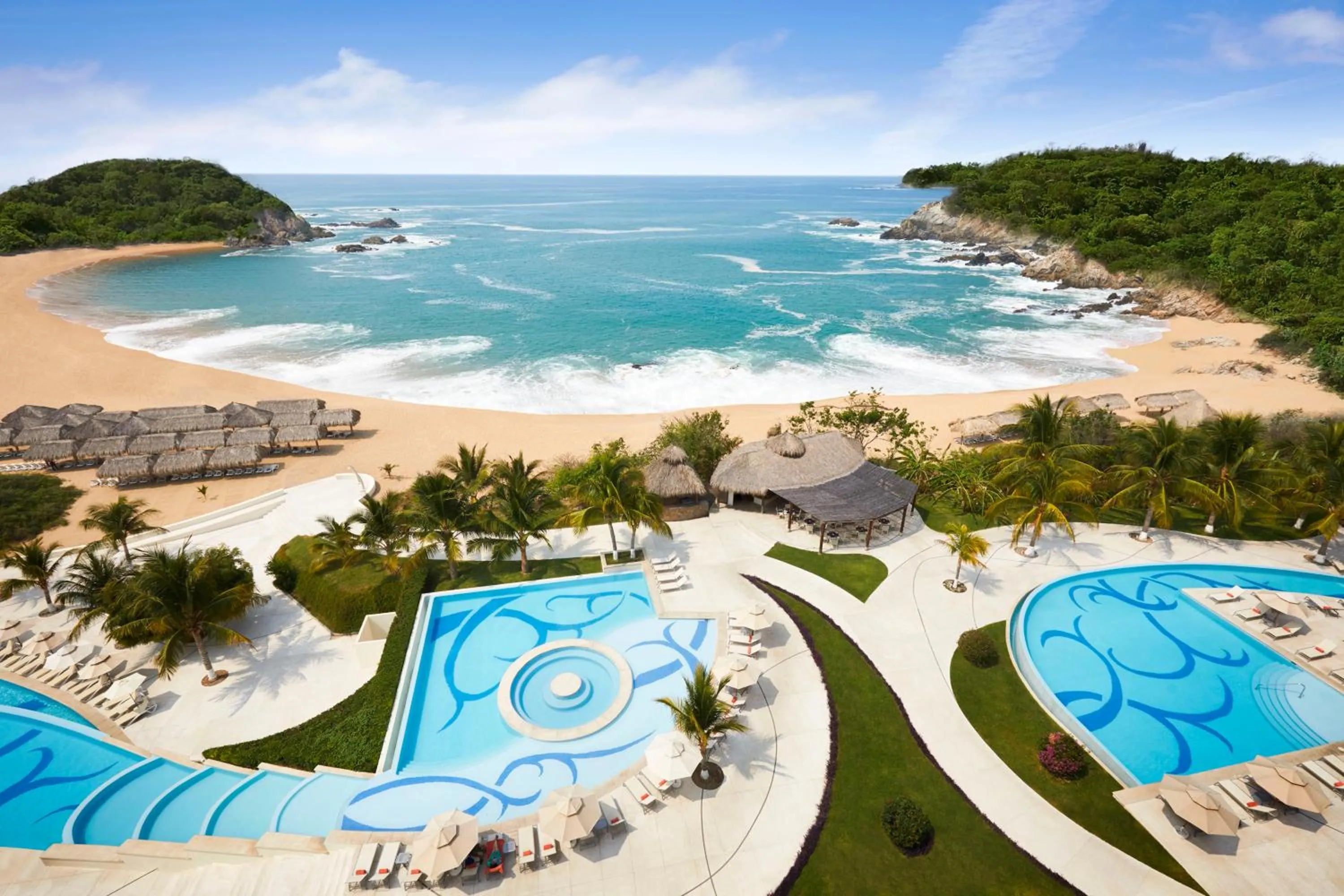 Swimming pool in Secrets Huatulco Resort & Spa