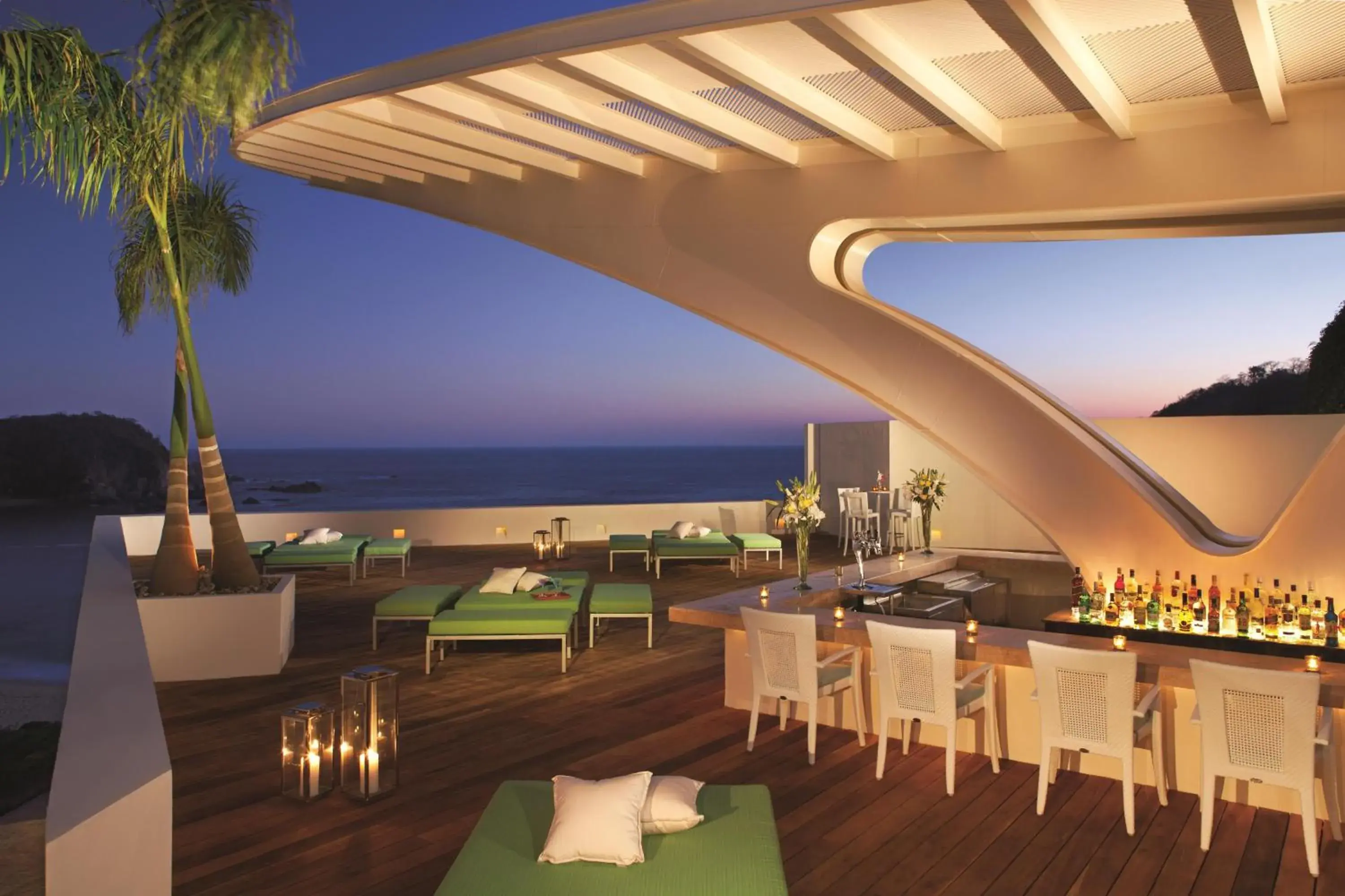 Lounge or bar in Secrets Huatulco Resort & Spa Lounge or bar in Secrets Huatulco Resort & Spa