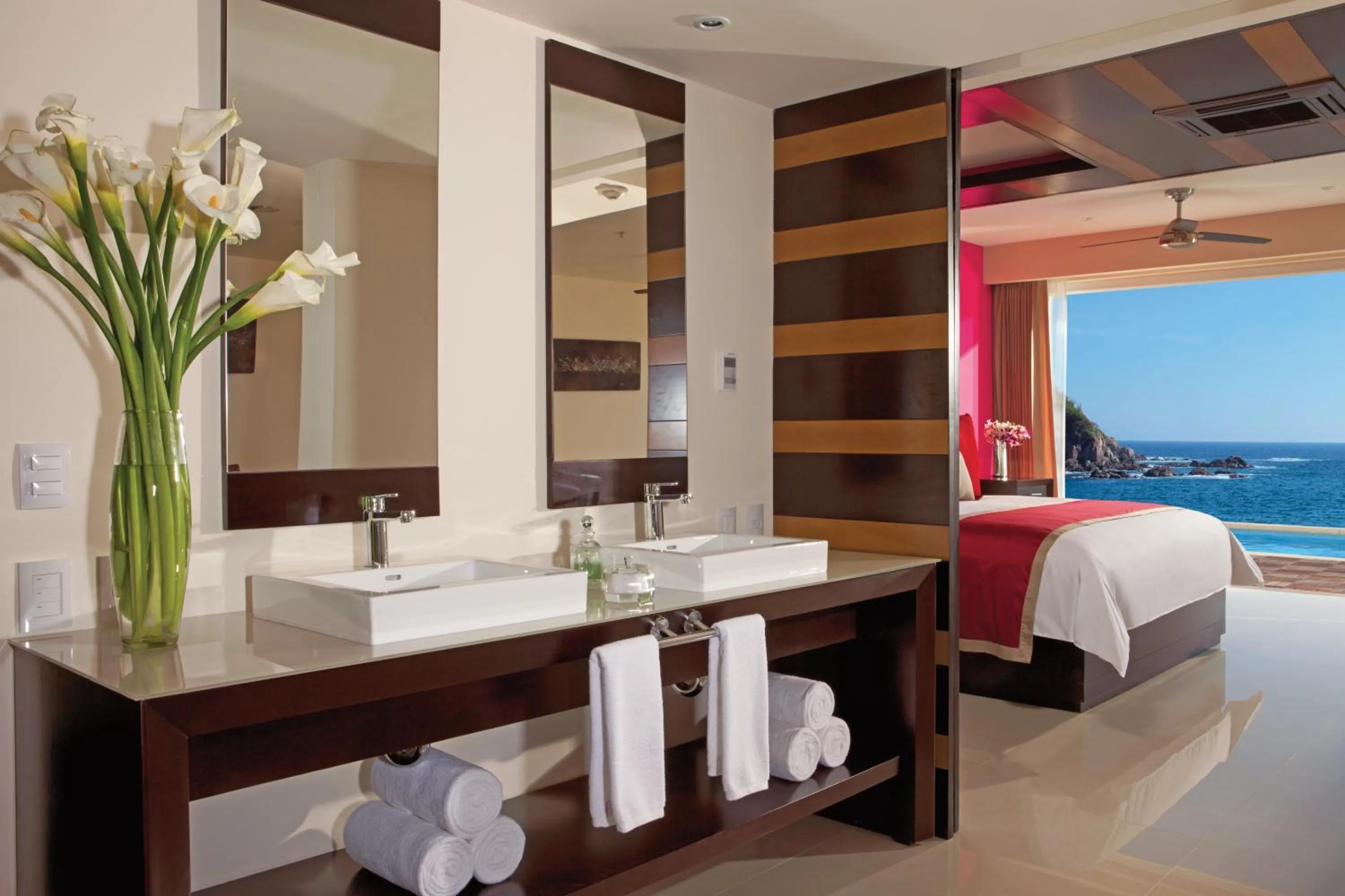 Bed in Secrets Huatulco Resort & Spa