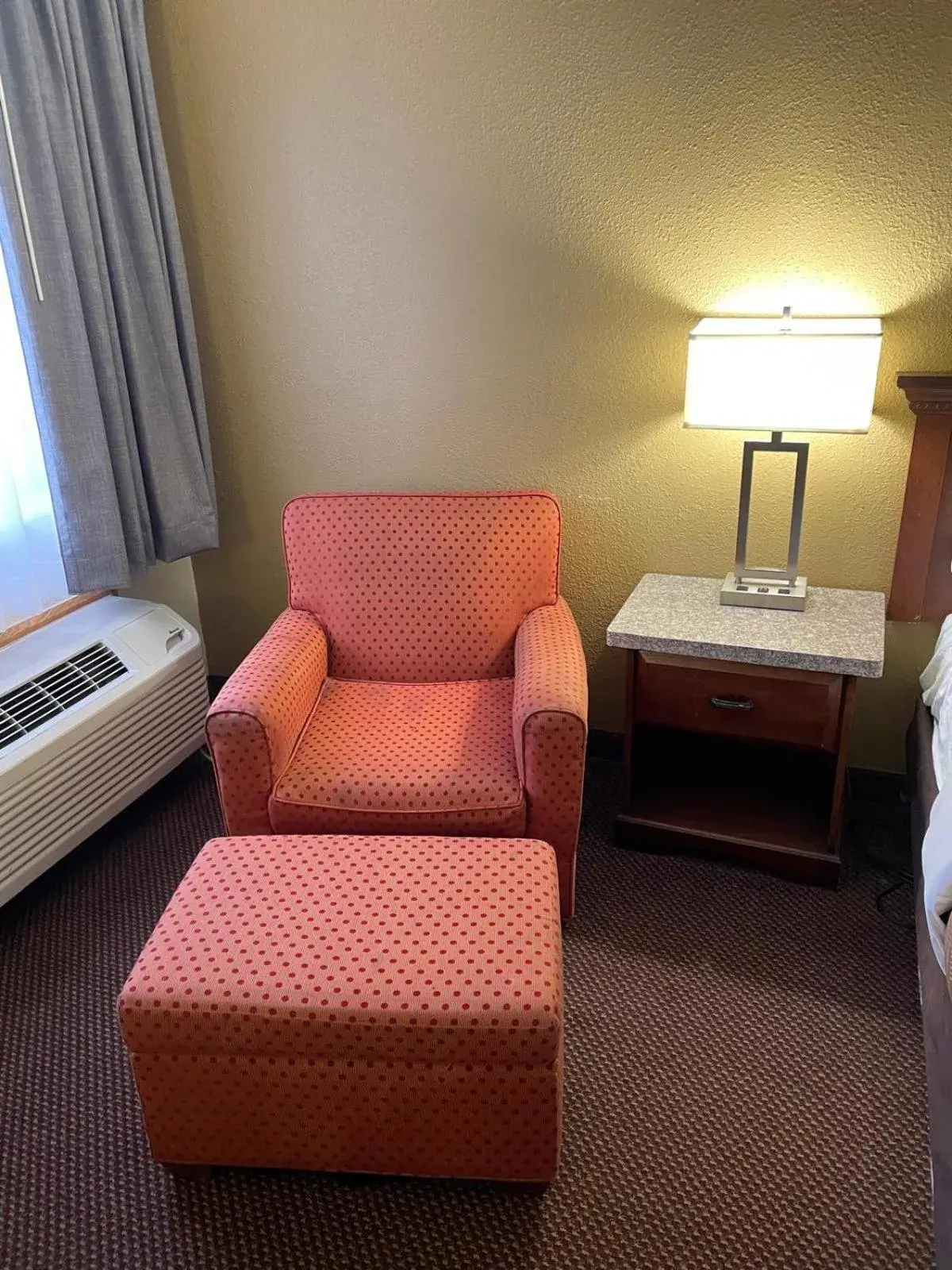 Bedroom in Clarion Inn I-94 near Expo Center Bedroom in Clarion Inn I-94 near Expo Center