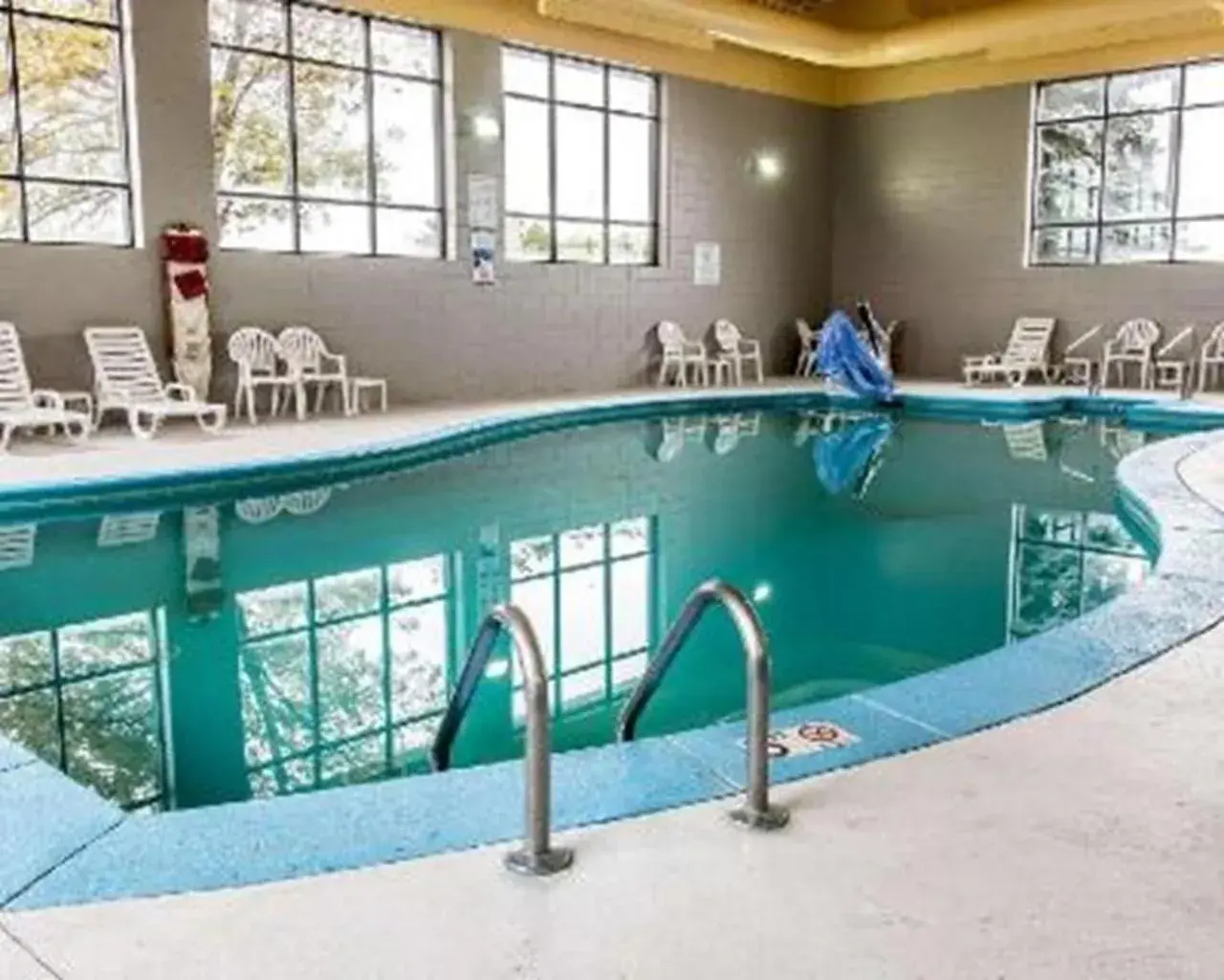 Swimming pool in Clarion Inn I-94 near Expo Center Swimming pool in Clarion Inn I-94 near Expo Center