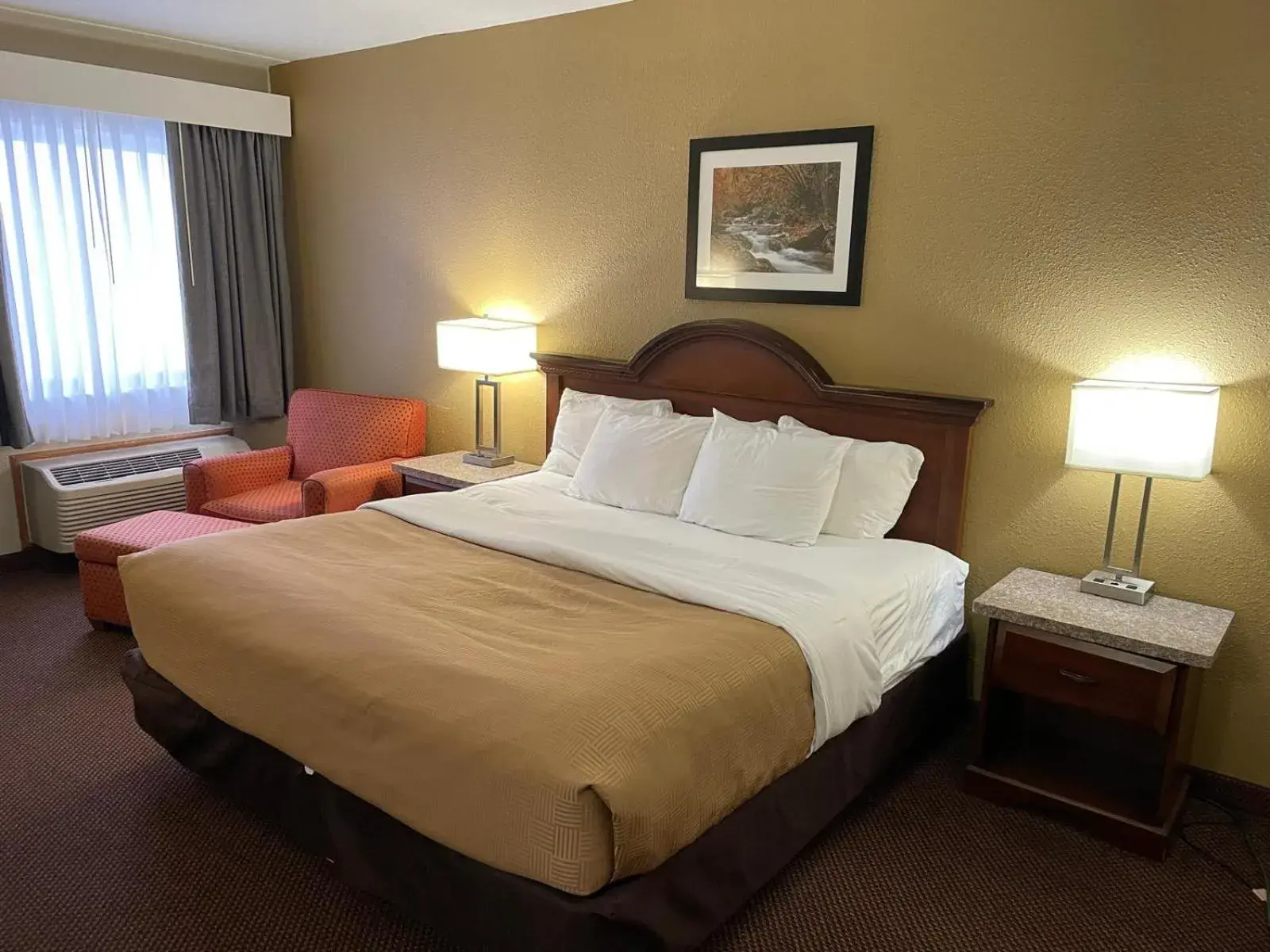 Bed in Clarion Inn I-94 near Expo Center Bed in Clarion Inn I-94 near Expo Center