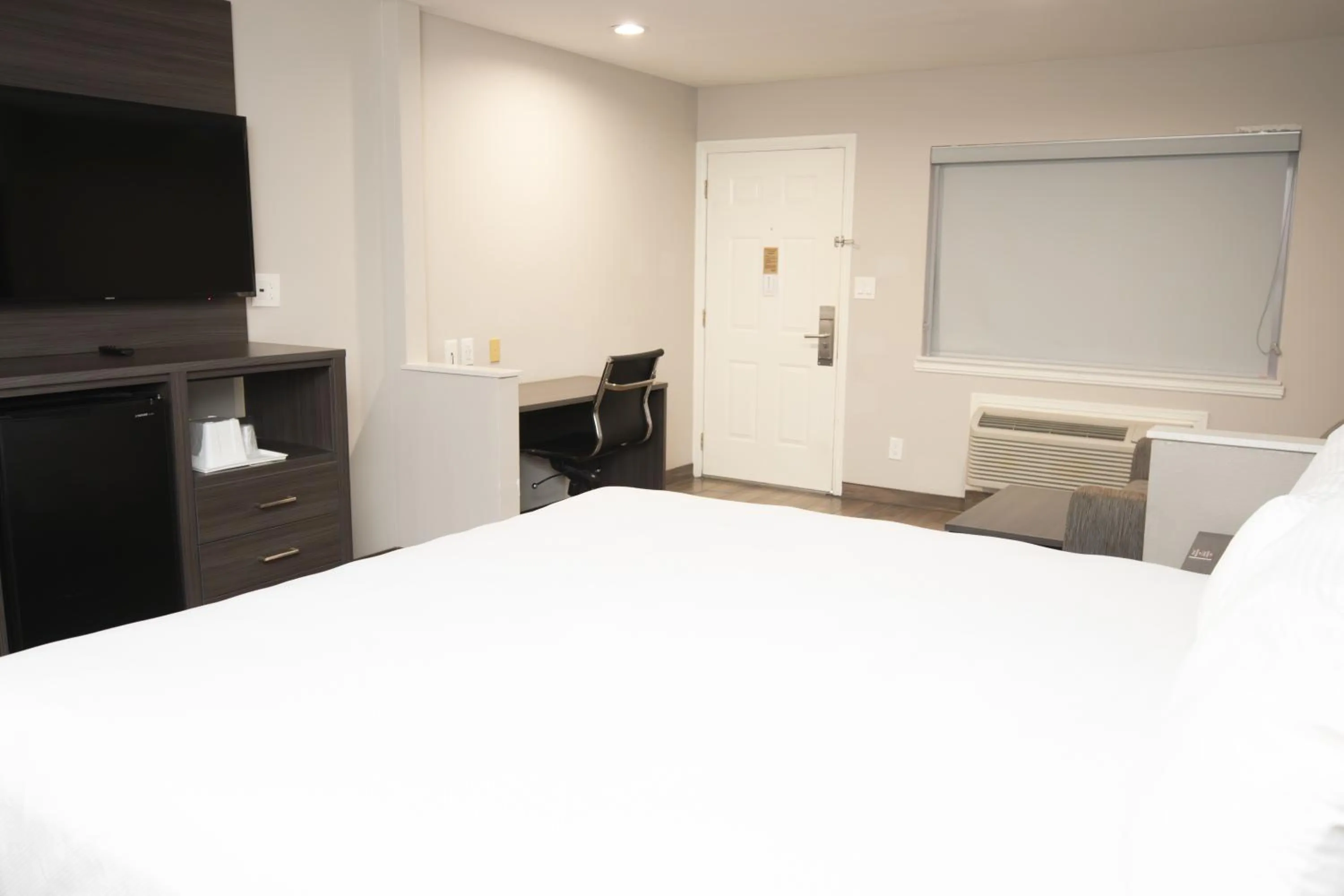 Bedroom, Bed in Americas Best Value Inn Harlingen