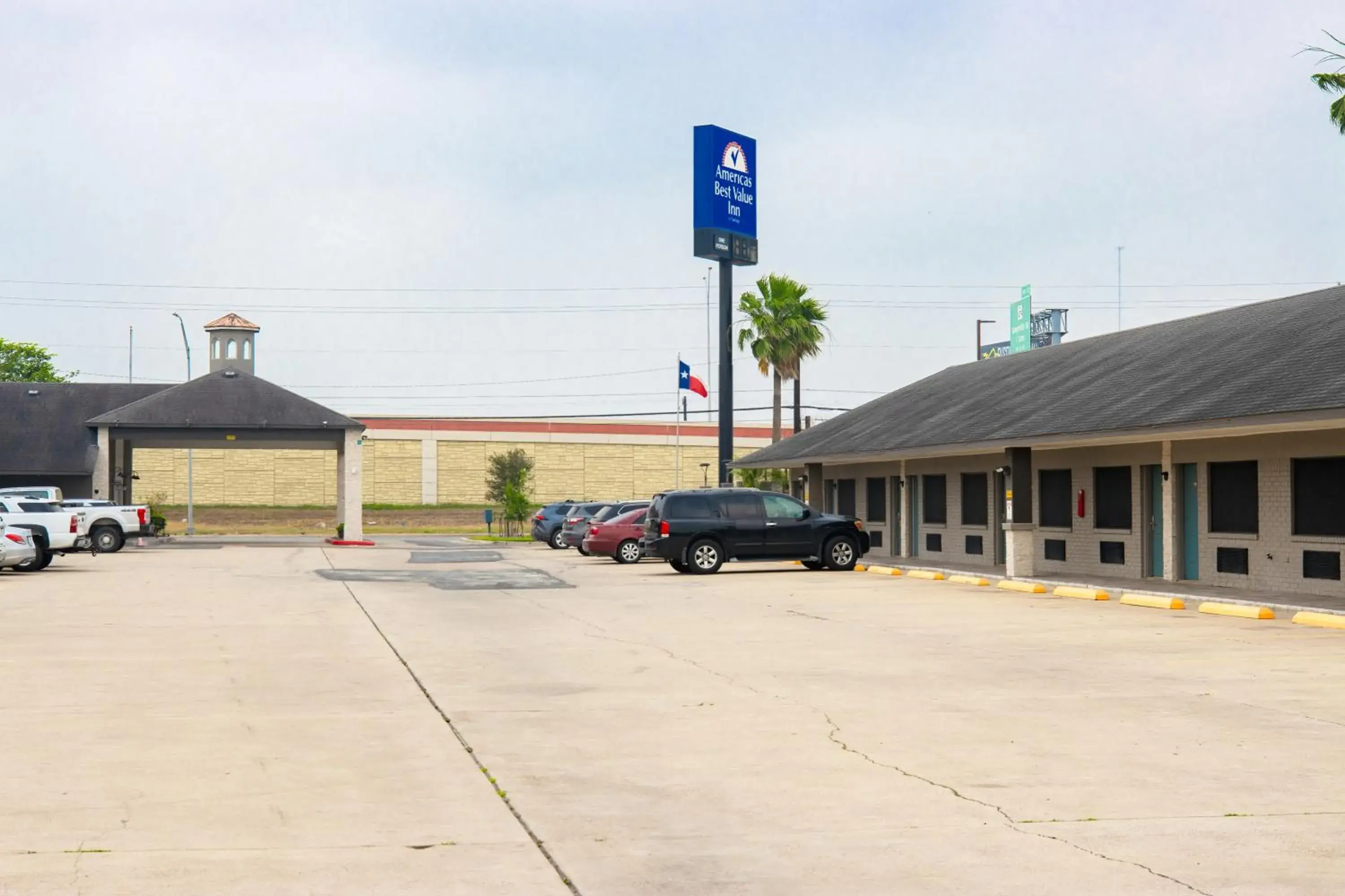Property building in Americas Best Value Inn Harlingen Property building in Americas Best Value Inn Harlingen