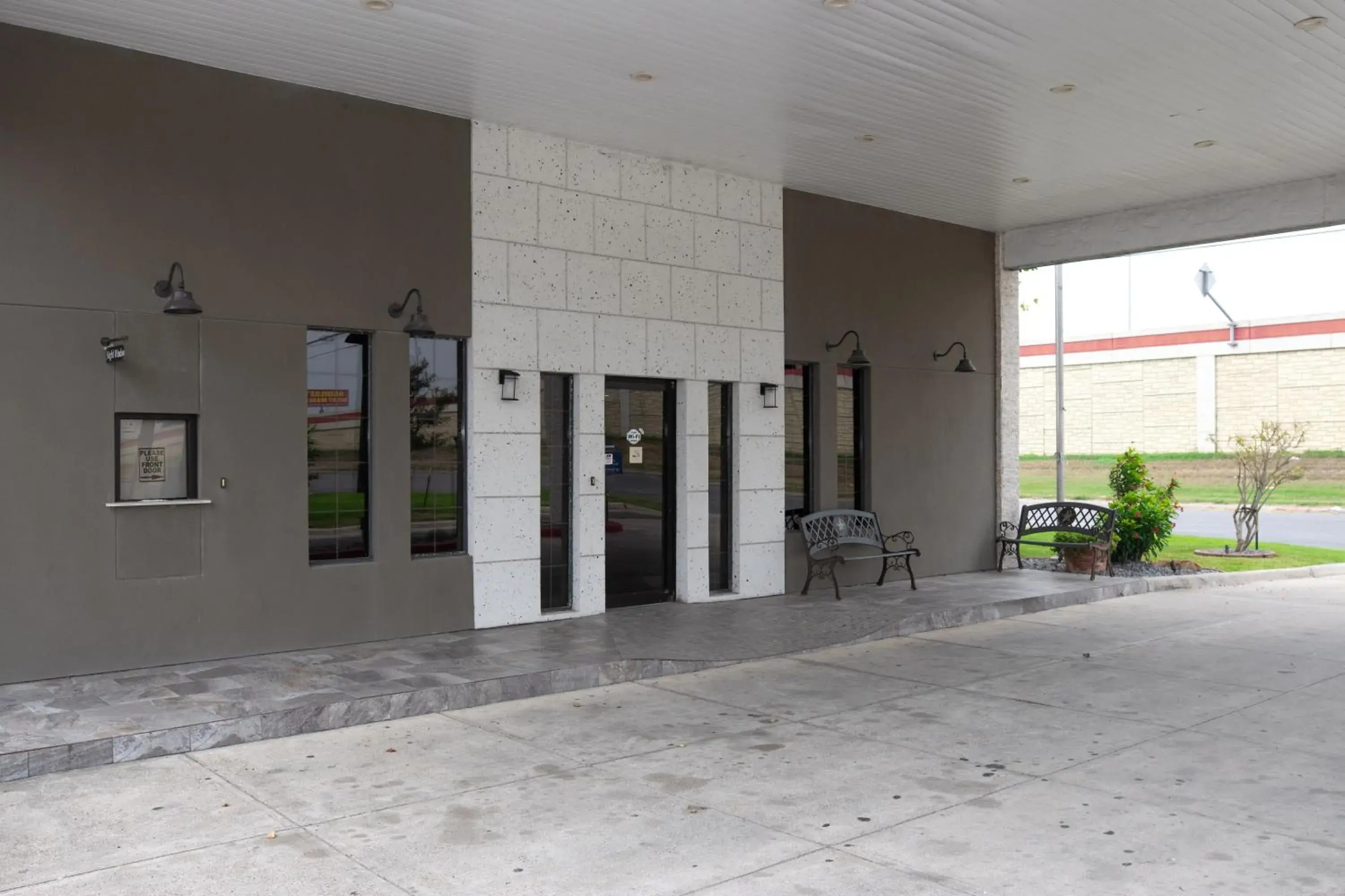 Property building in Americas Best Value Inn Harlingen Property building in Americas Best Value Inn Harlingen