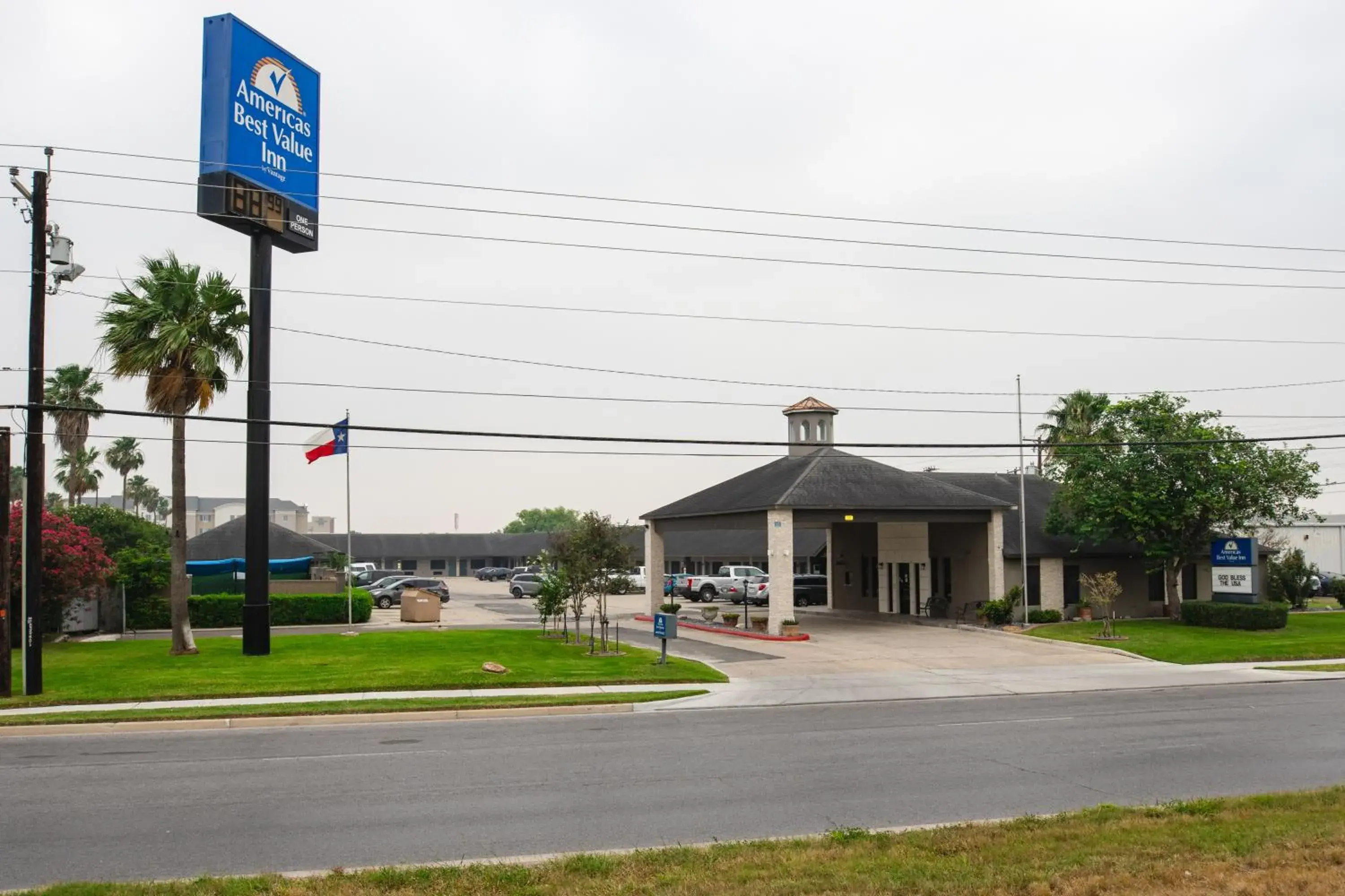 Property building in Americas Best Value Inn Harlingen Property building in Americas Best Value Inn Harlingen