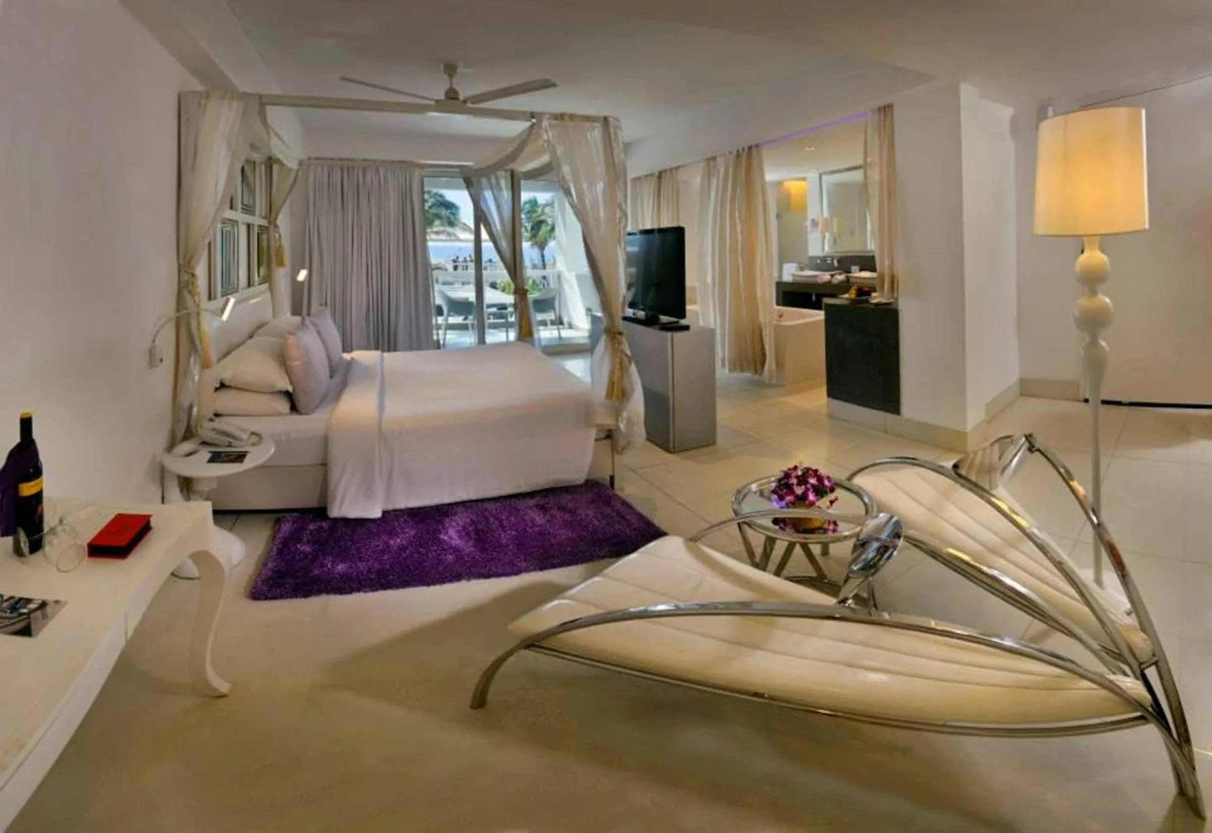 Photo of the whole room, Bed in The Park Calangute Goa