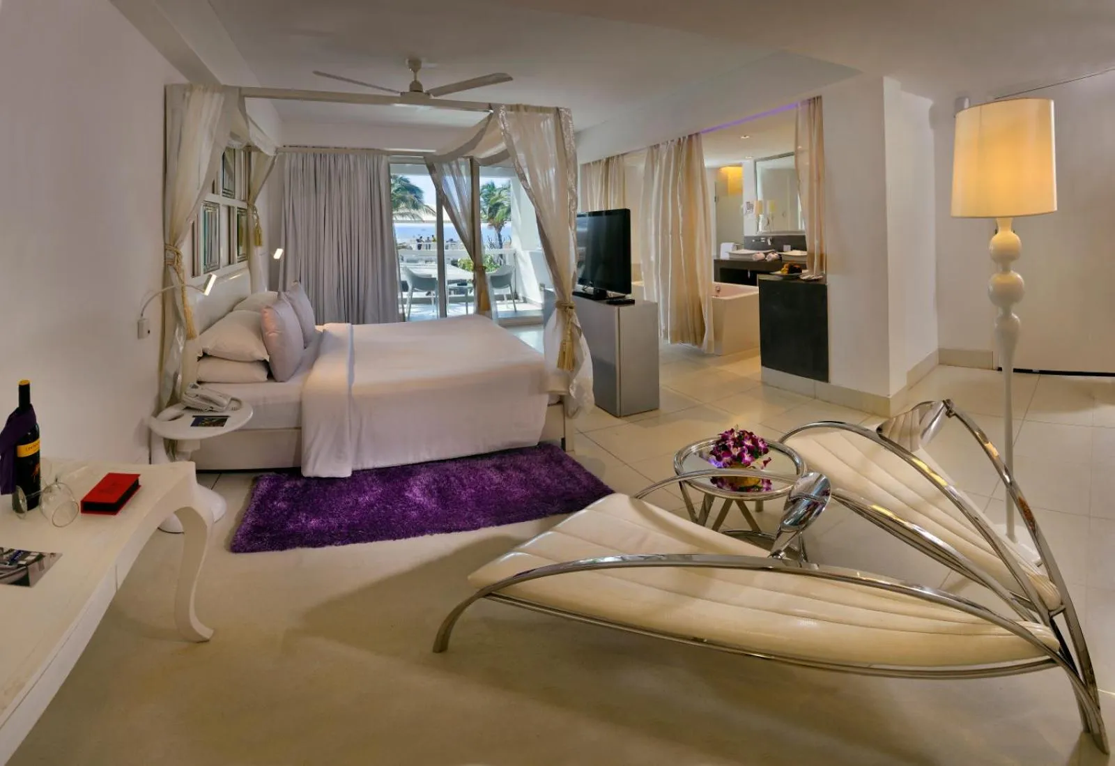 Sea view, Bed in The Park Calangute Goa