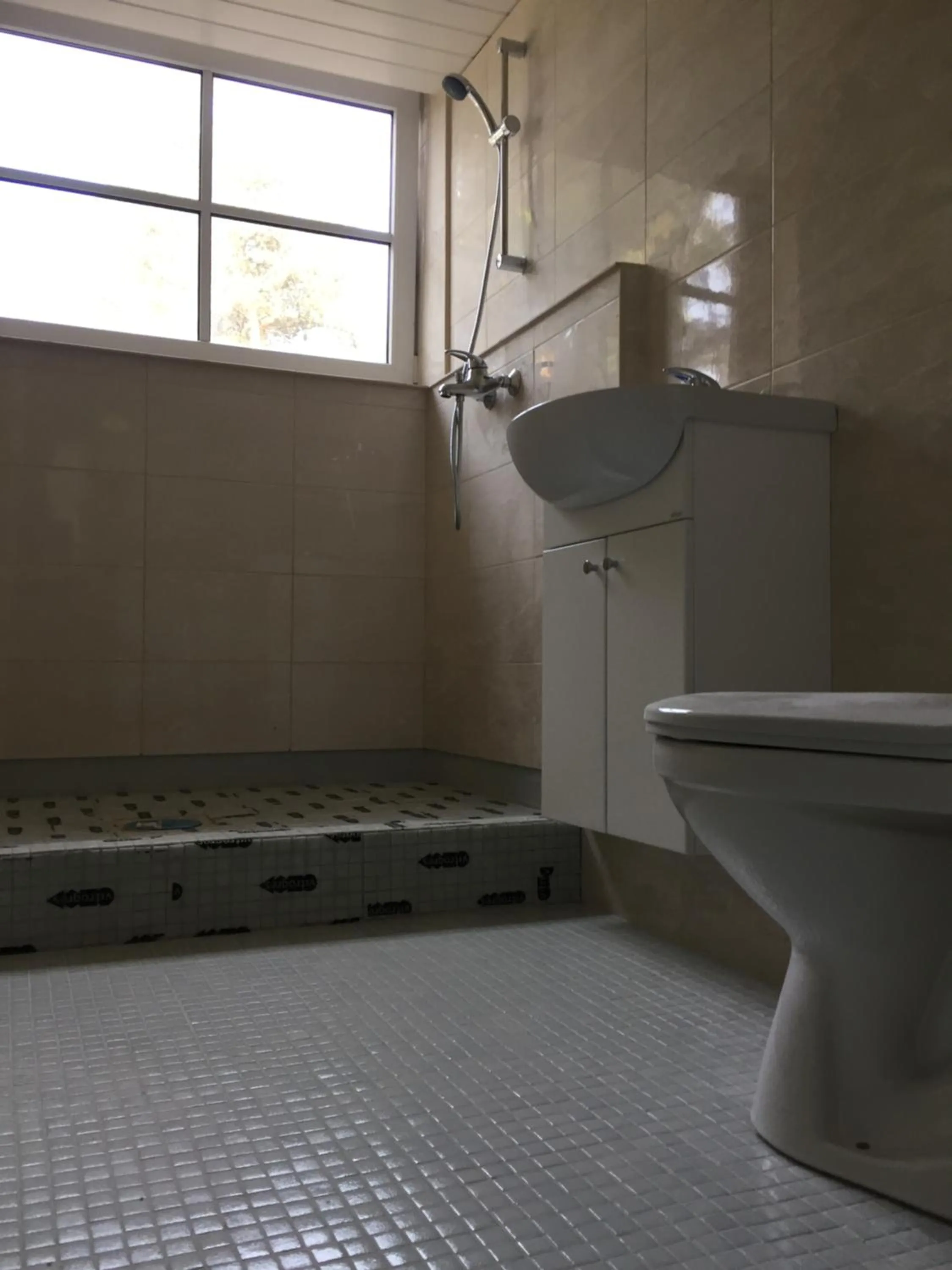 Shower in Freedom65 Hostel and Caravan