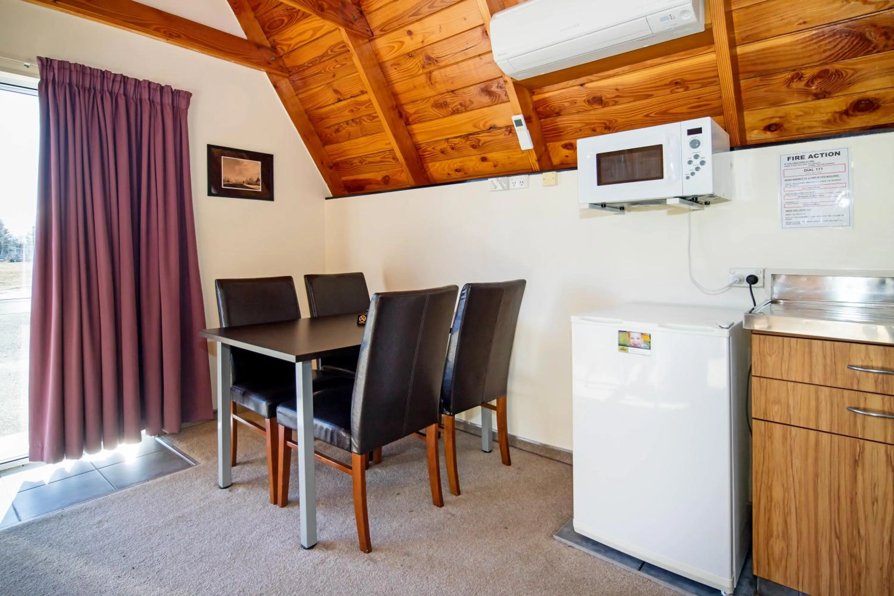 Kitchen or kitchenette in Mountain Chalets Motel