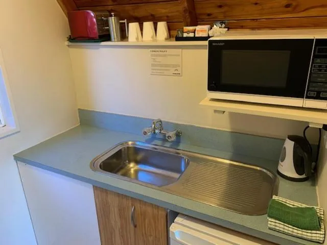 Coffee/tea facilities in Mountain Chalets Motel