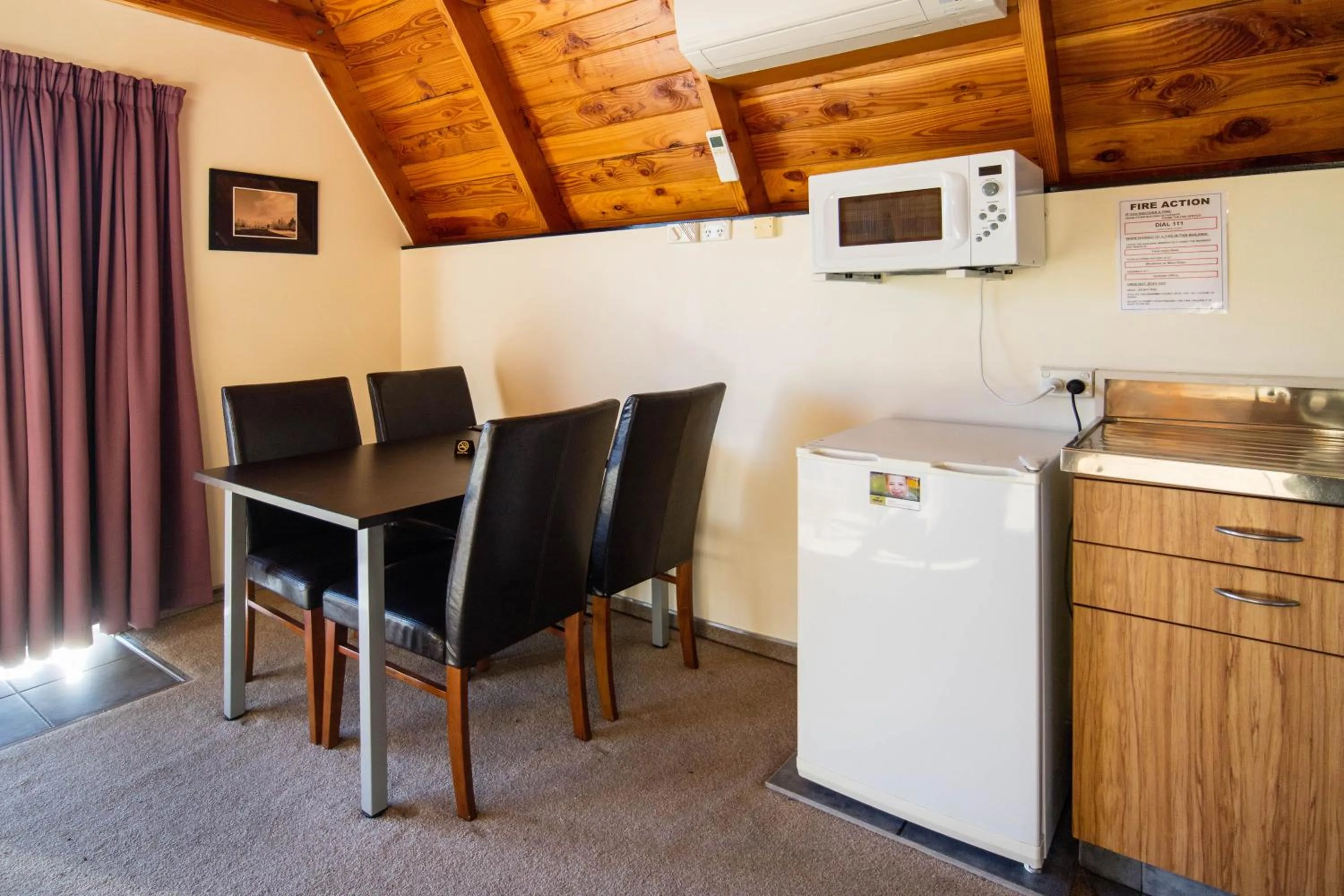 Kitchen or kitchenette in Mountain Chalets Motel