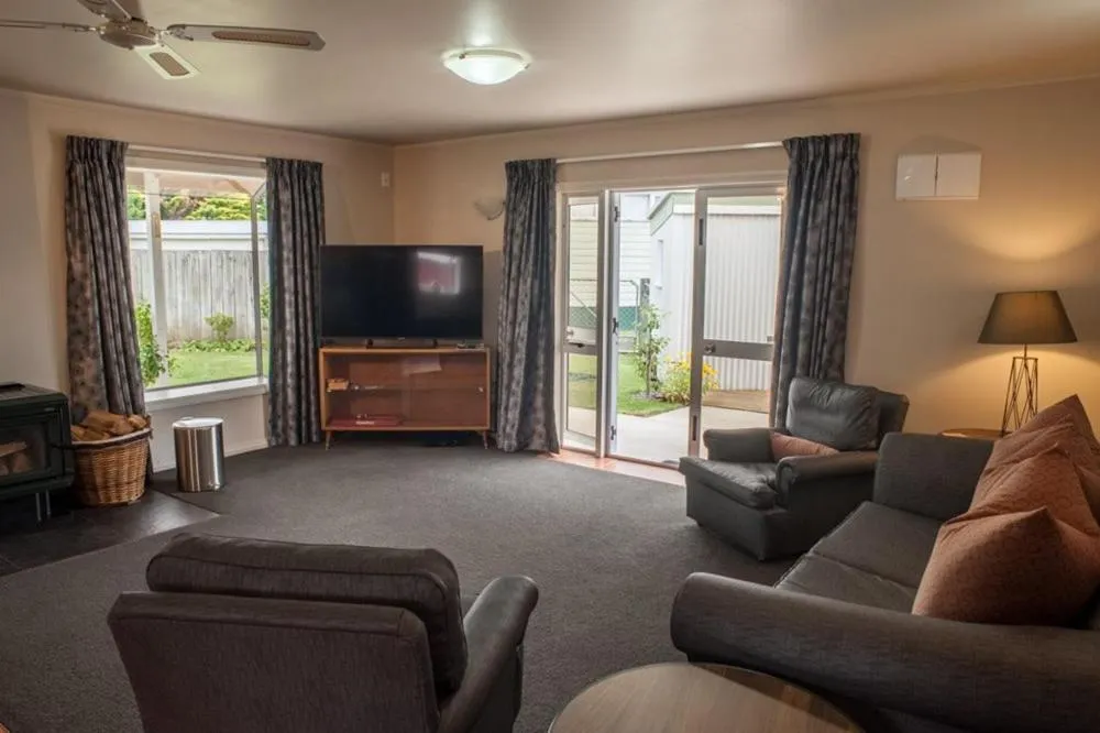 TV and multimedia in Mountain Chalets Motel