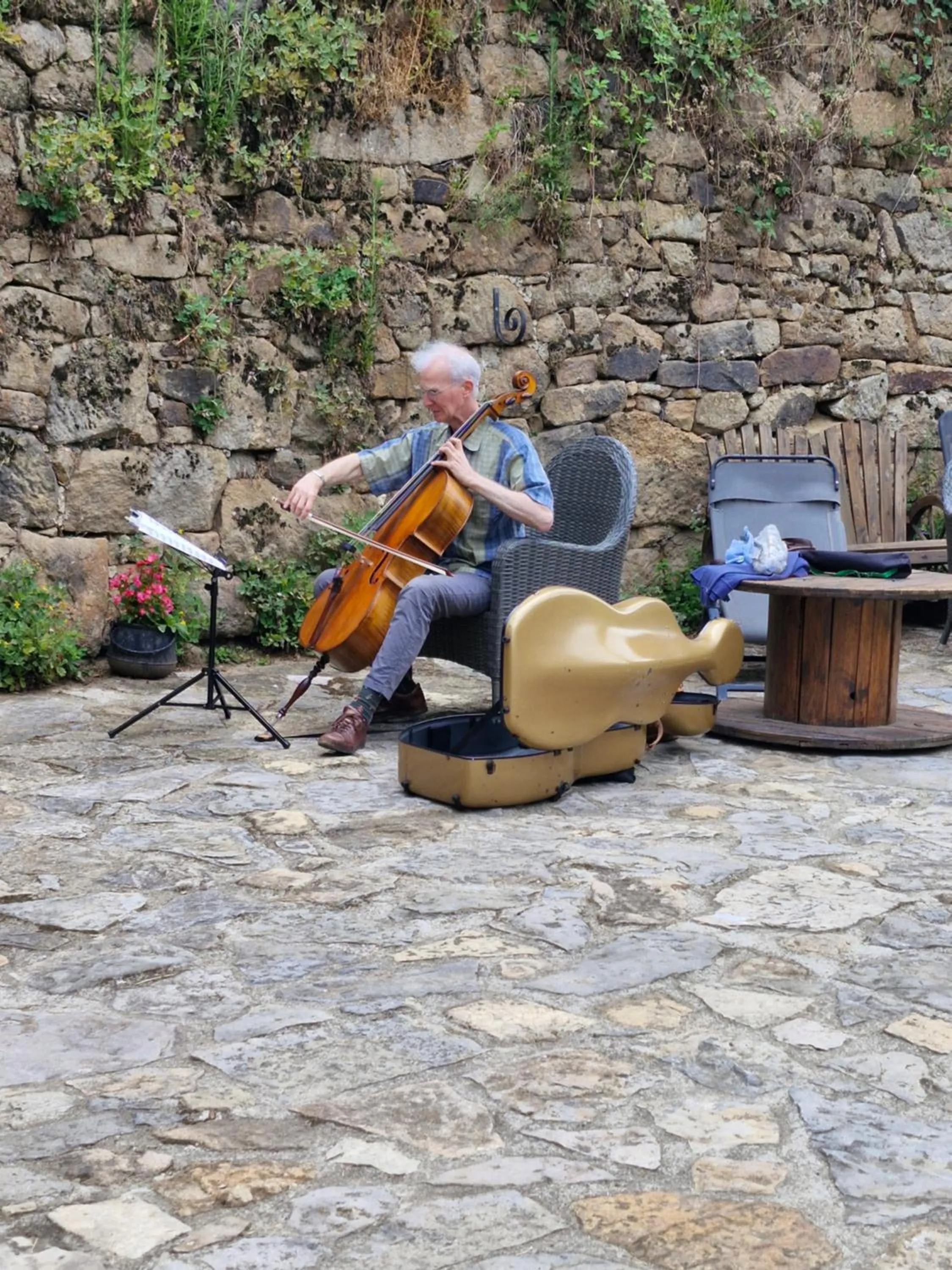 Patio in Chambre d'hôtes Le Cascadou