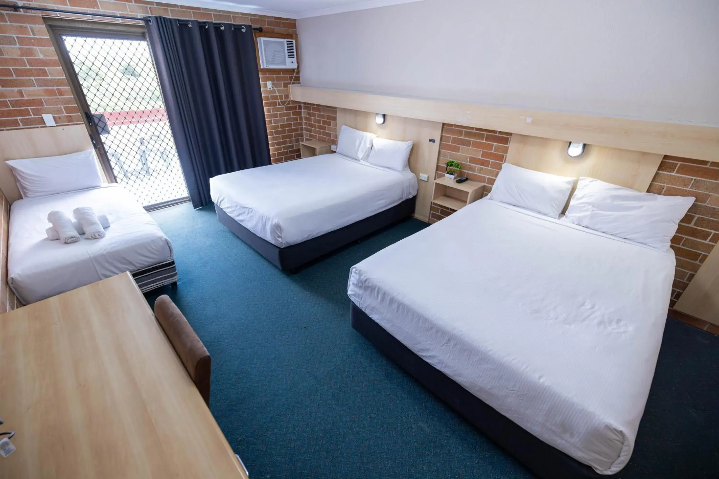 Bed in Windsor River View Inn Bed in Windsor River View Inn