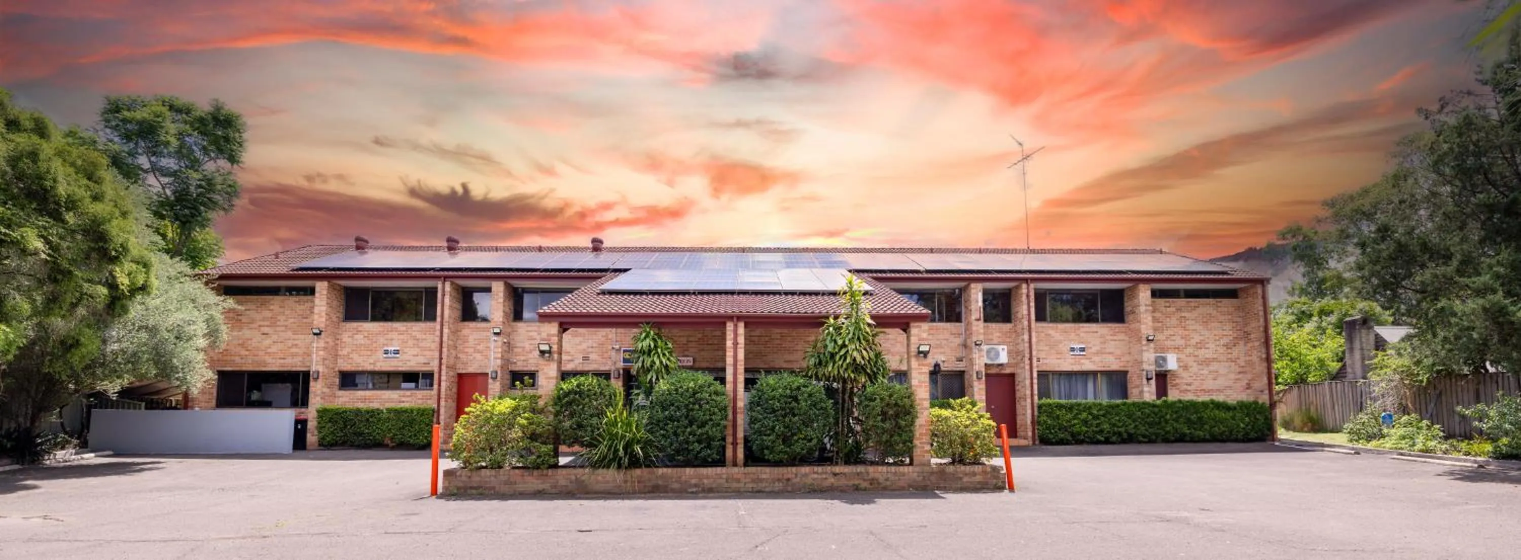 Property building in Windsor River View Inn