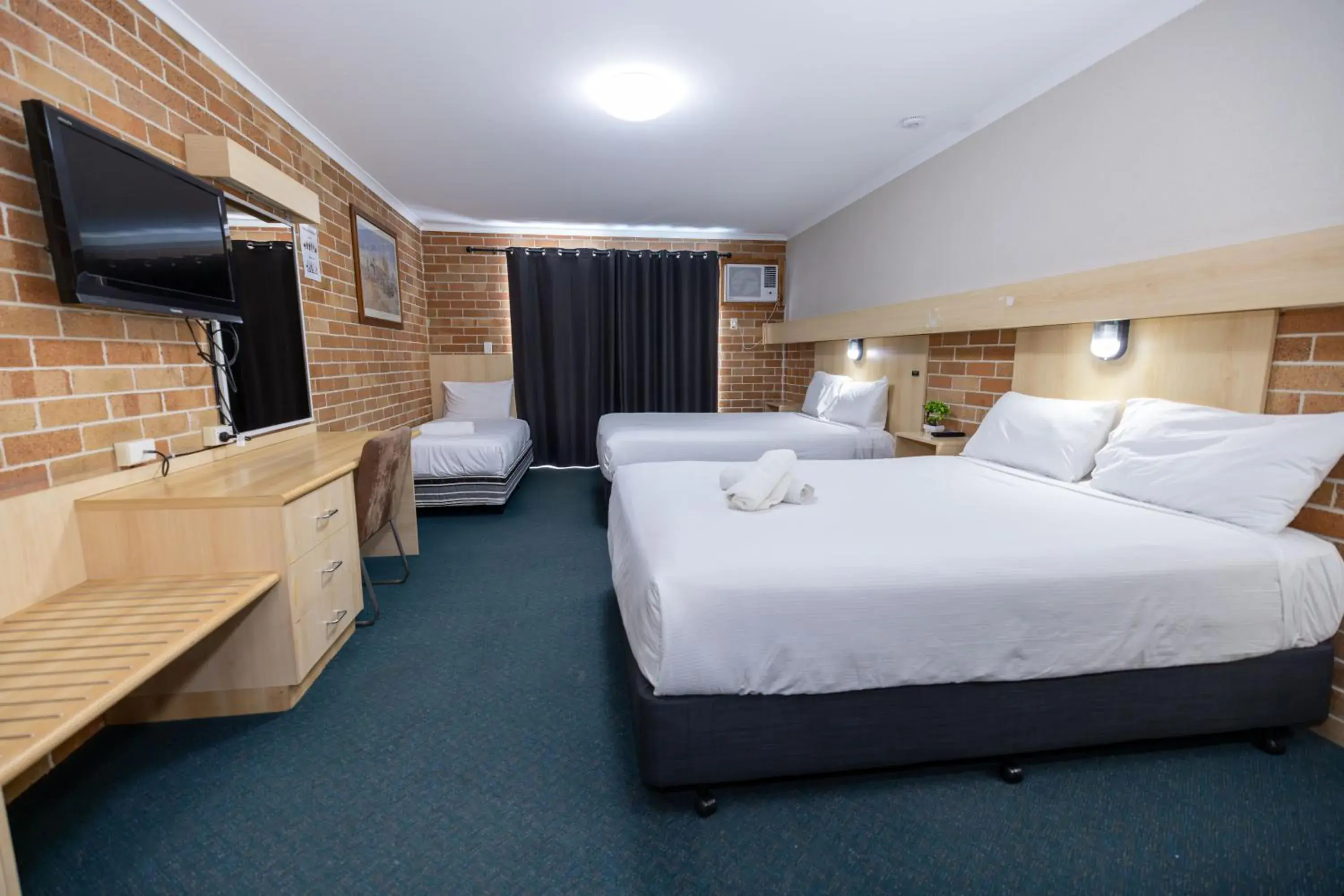 Bed in Windsor River View Inn Bed in Windsor River View Inn