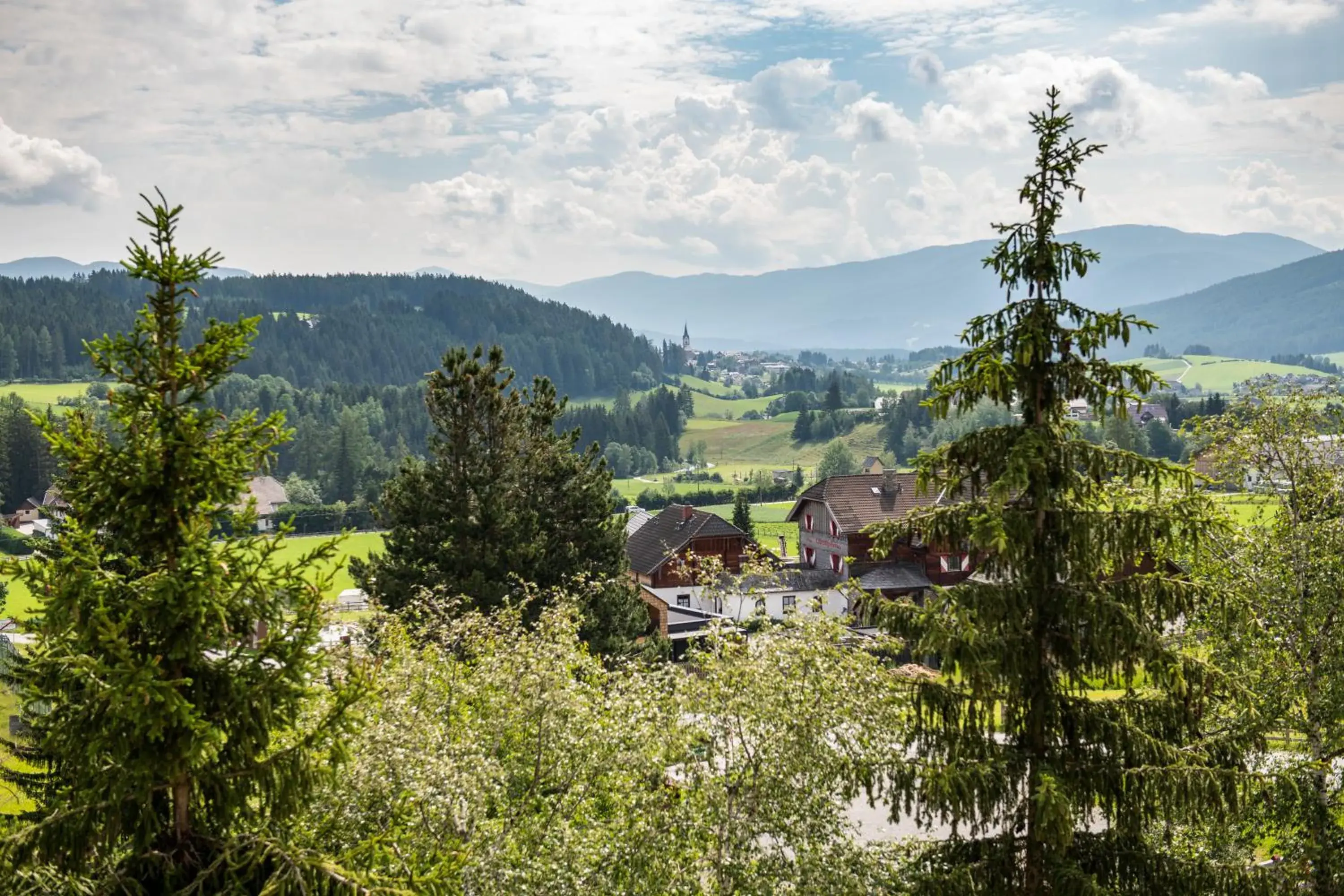 Four-Bedroom Apartment in Feriendorf Edelweiss Four-Bedroom Apartment in Feriendorf Edelweiss