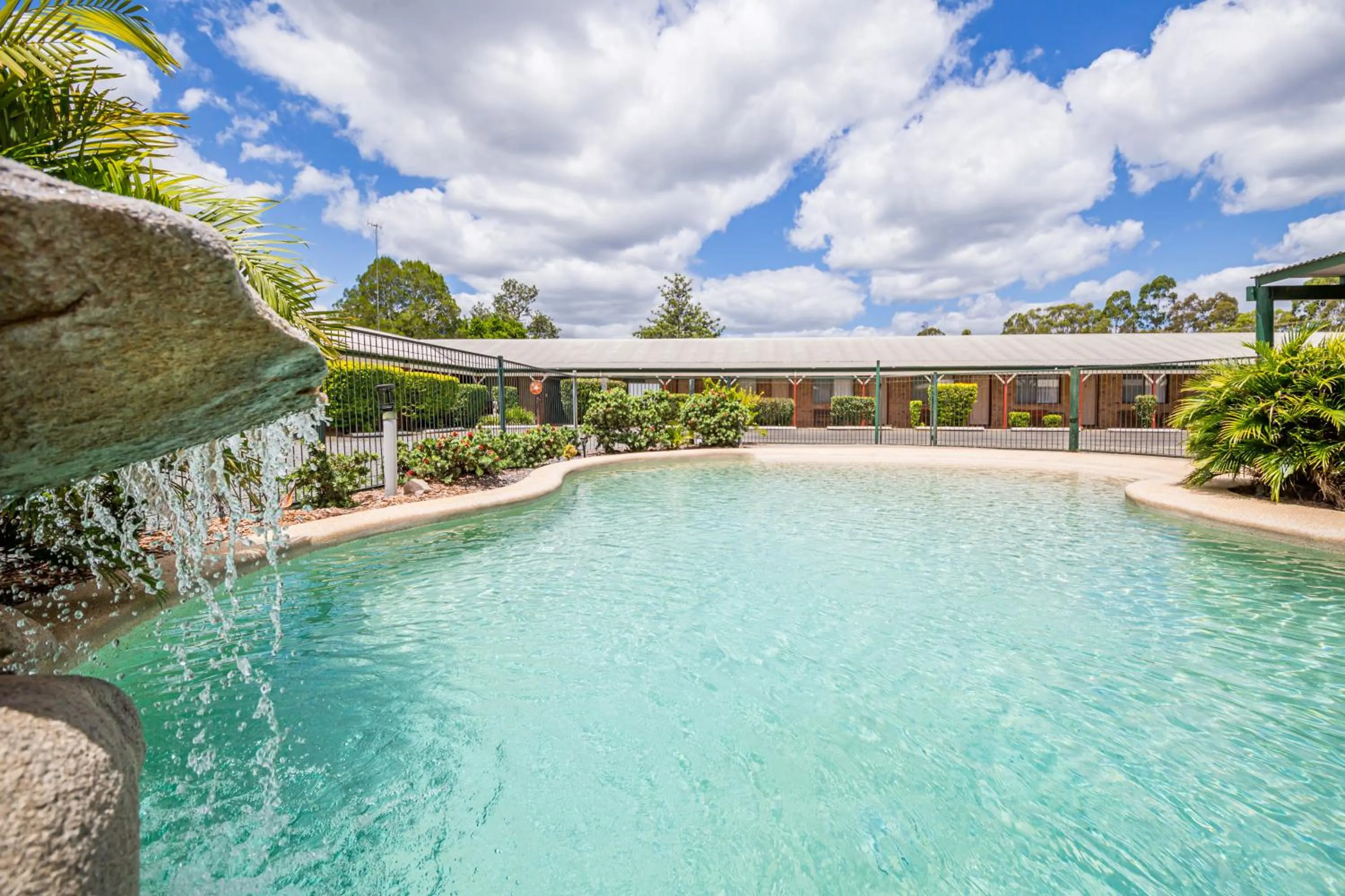 Swimming pool in Wondai Colonial Motel & Ivory's Restaurant