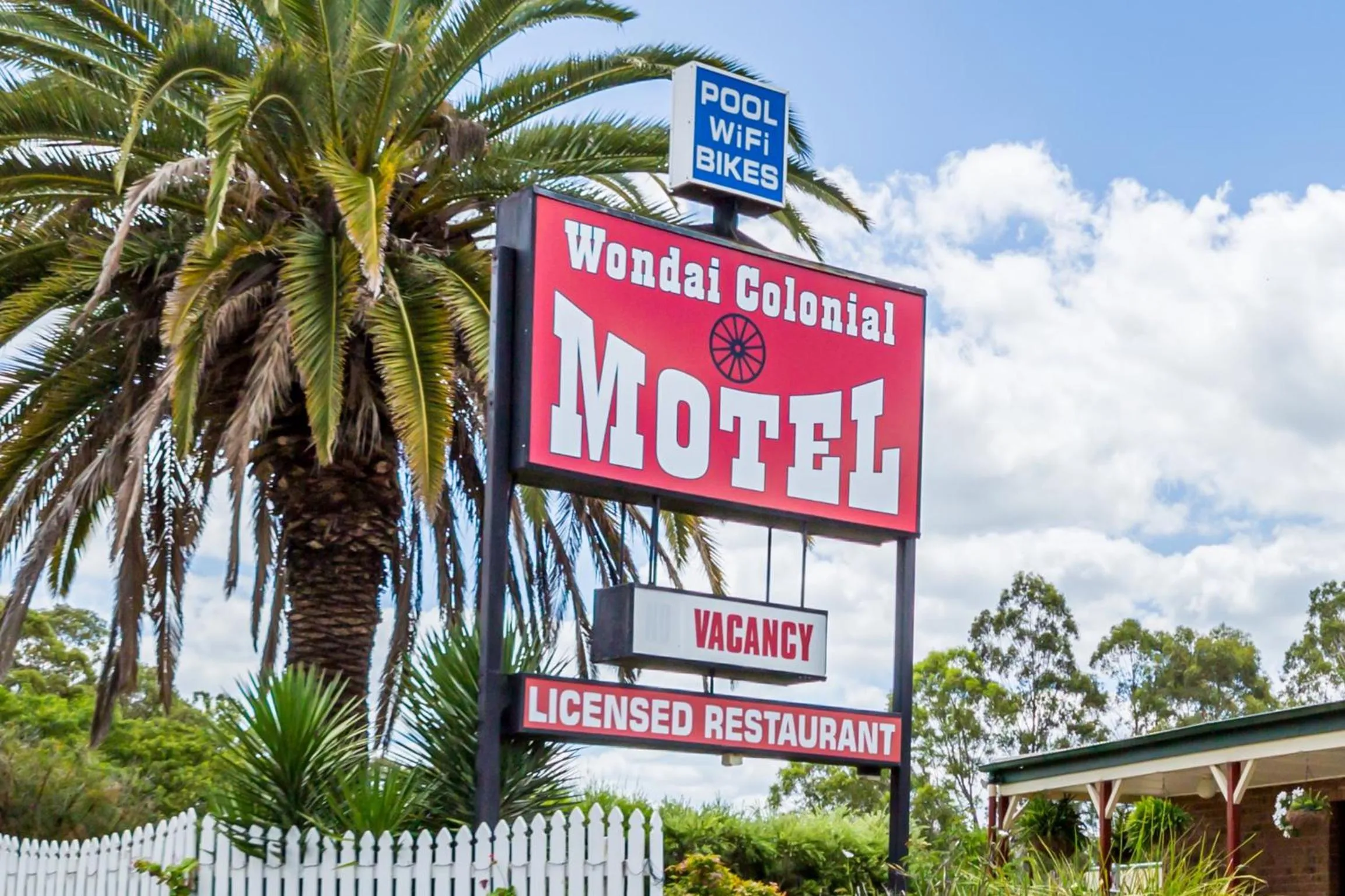 Property building in Wondai Colonial Motel & Ivory's Restaurant