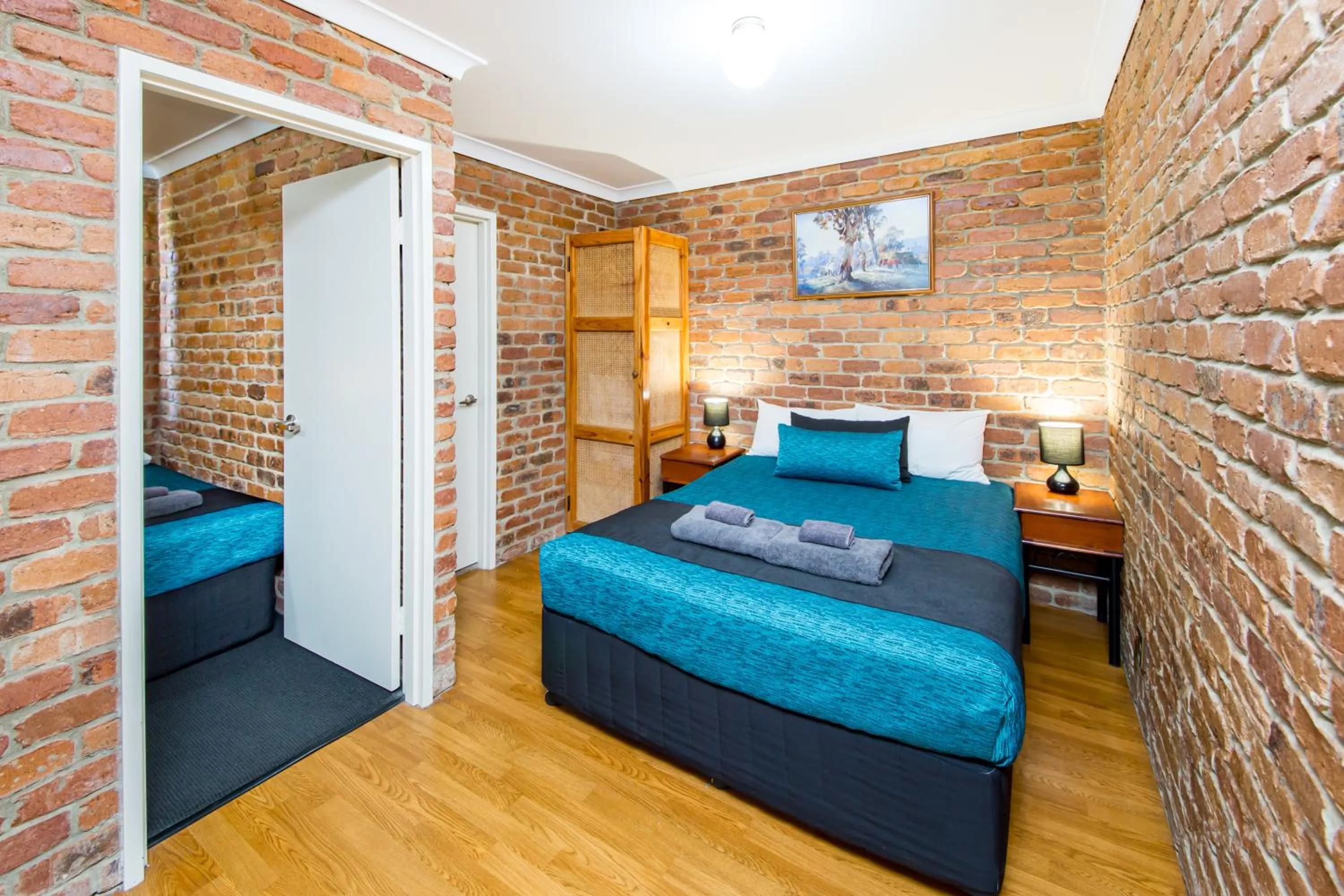 Bed in Wondai Colonial Motel & Ivory's Restaurant