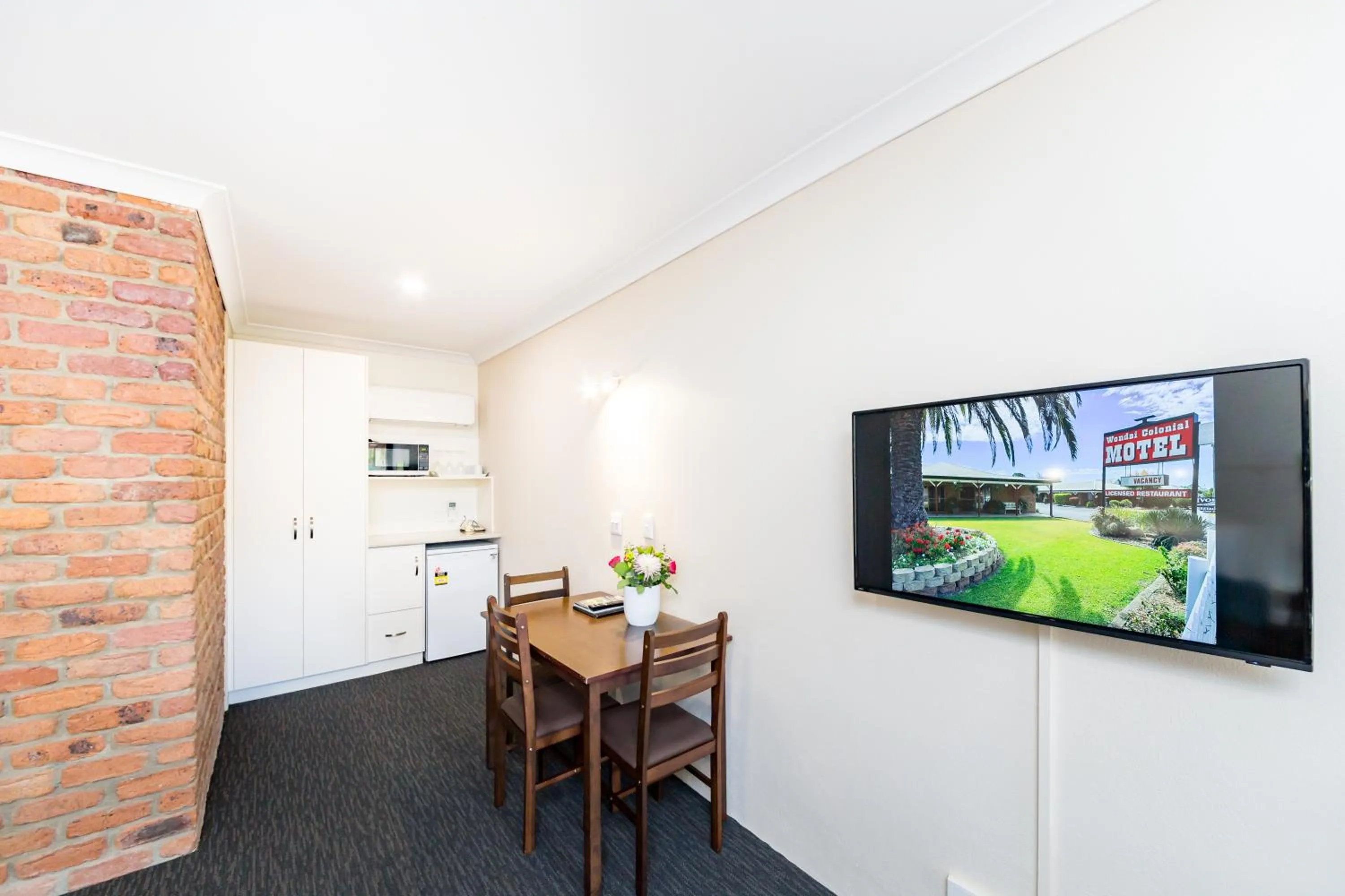 Kitchen or kitchenette in Wondai Colonial Motel & Ivory's Restaurant