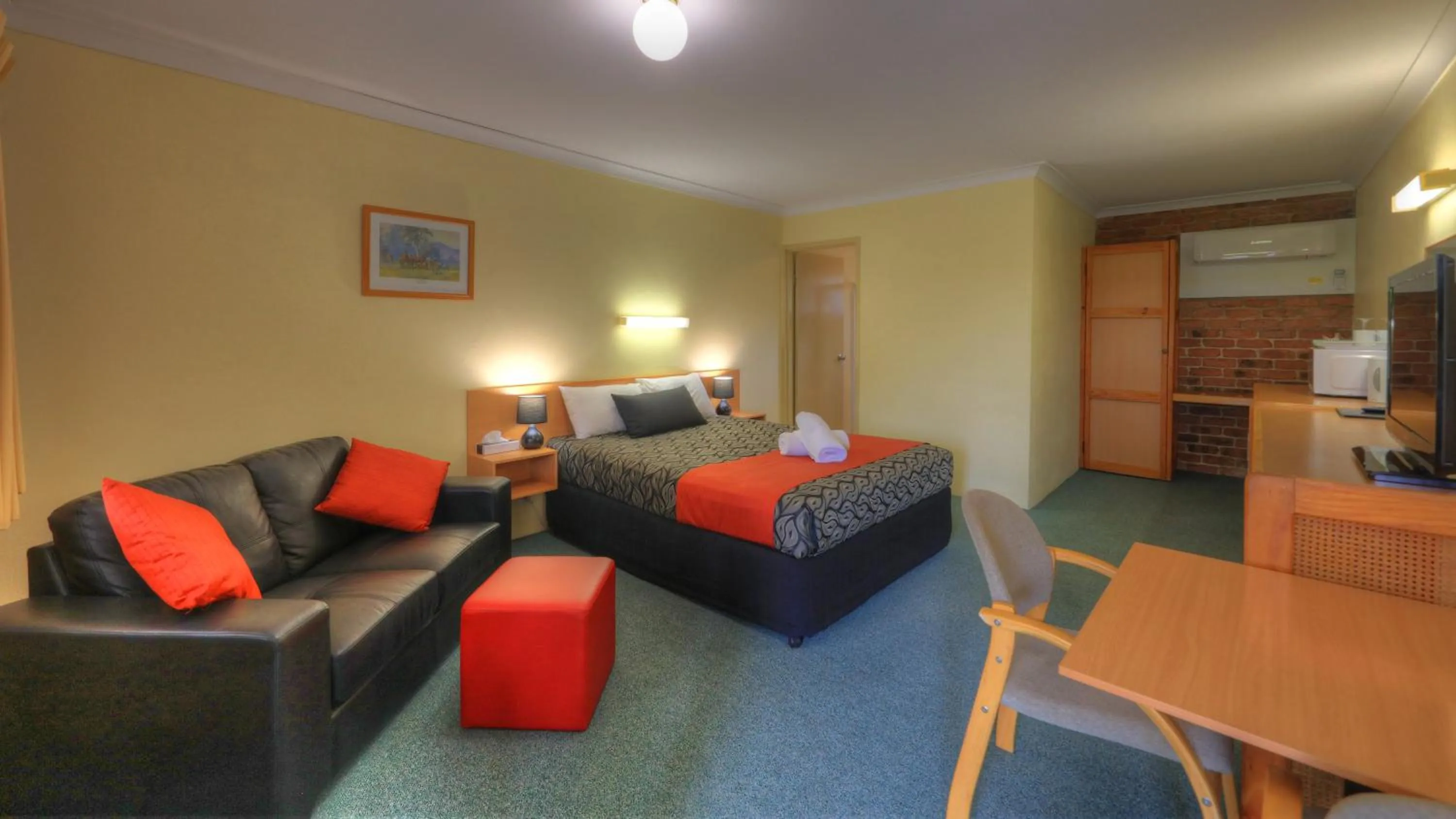 Standard Queen Room in Wondai Colonial Motel & Ivory's Restaurant