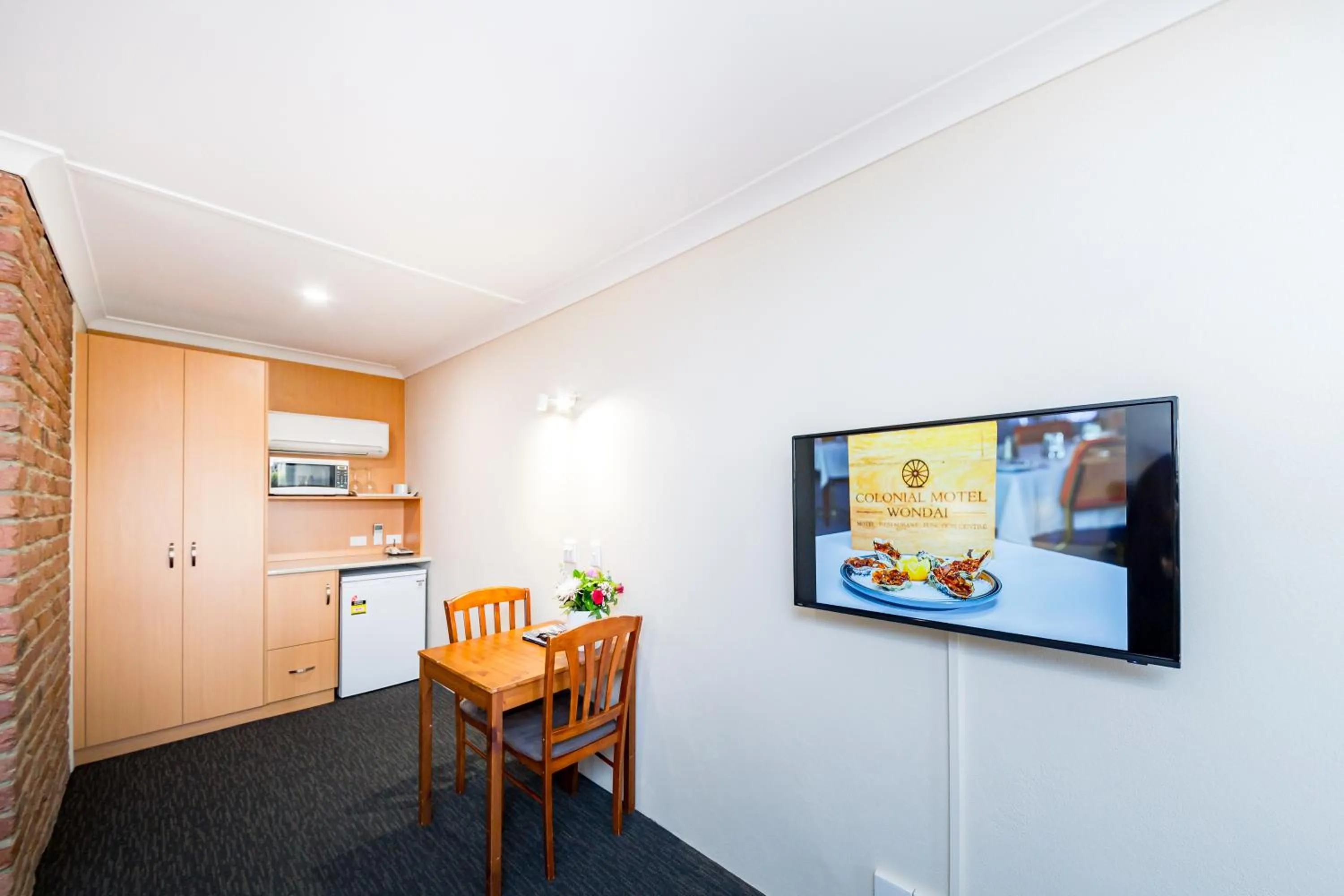 Kitchen or kitchenette in Wondai Colonial Motel & Ivory's Restaurant