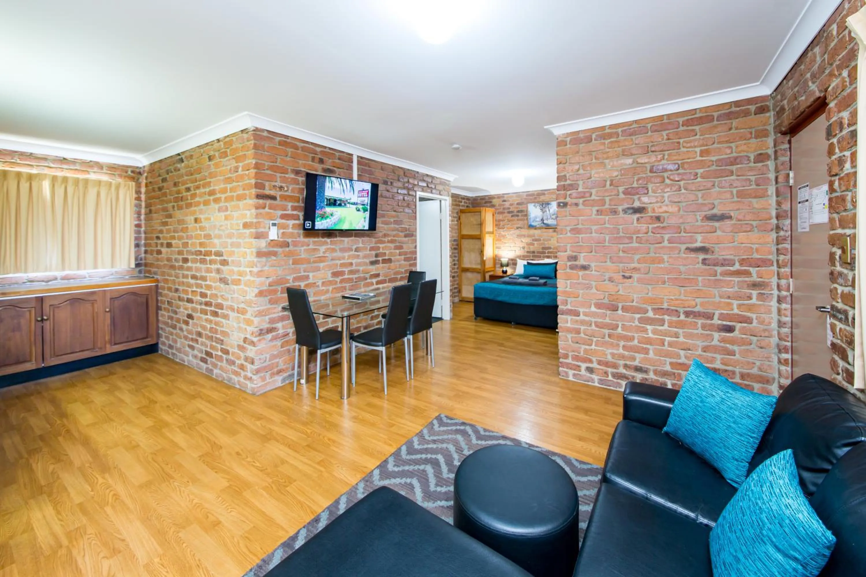 Living room in Wondai Colonial Motel & Ivory's Restaurant