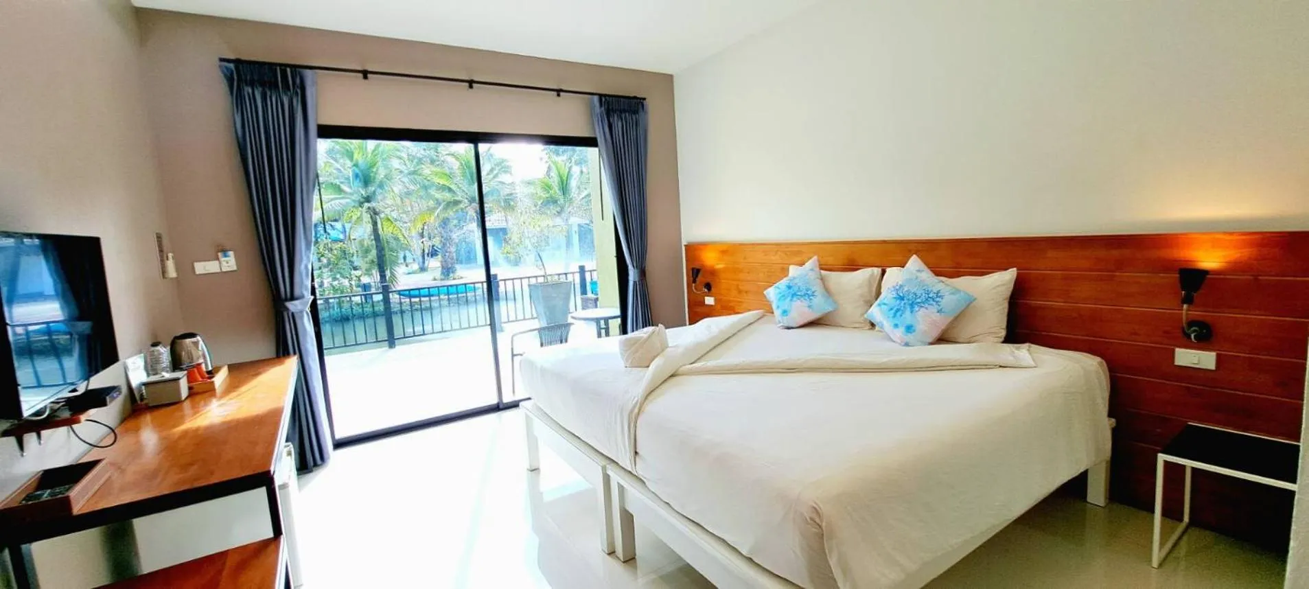 Bed in Saithong Resort