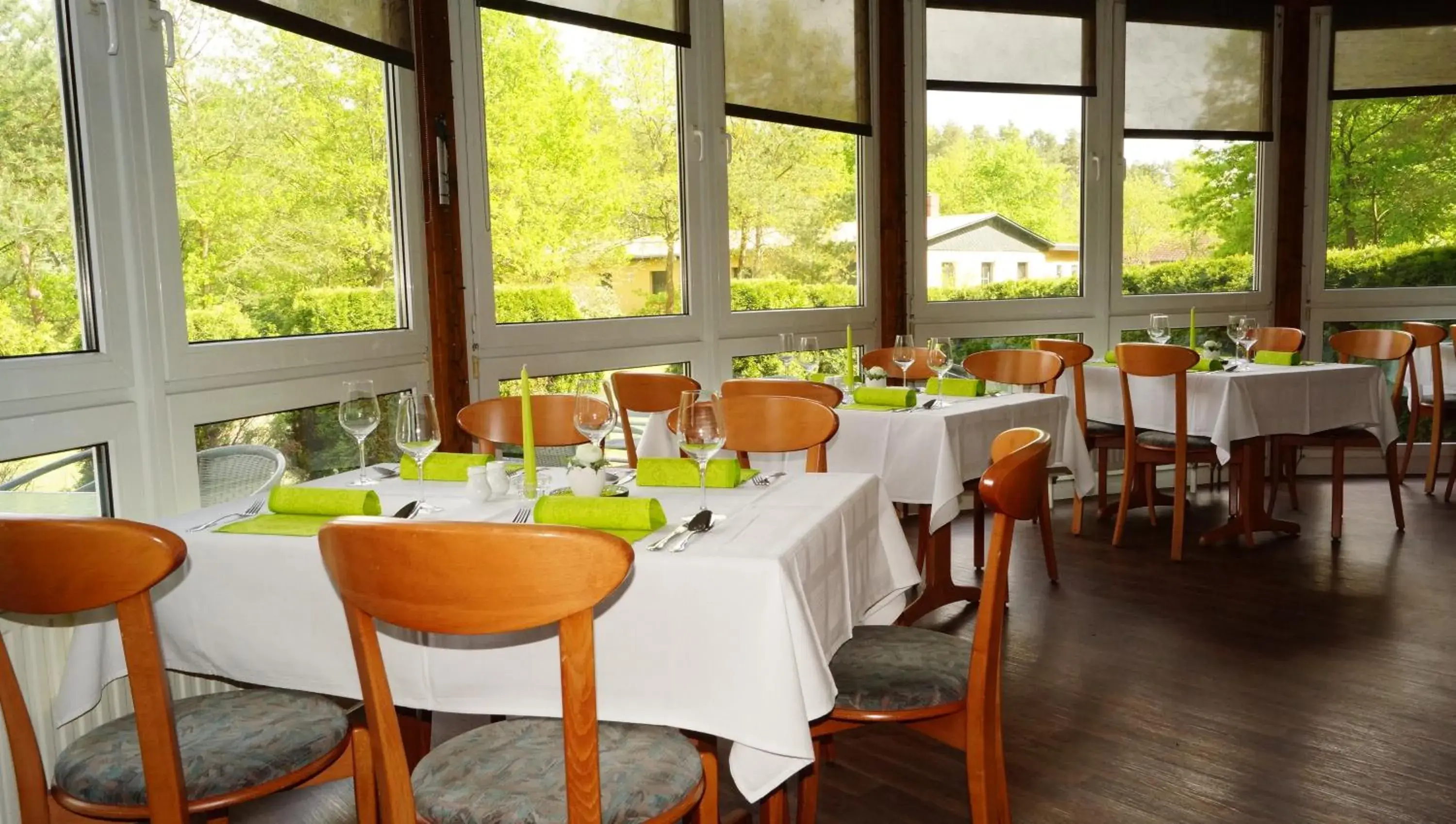 Restaurant/places to eat in Waldhotel Restaurant/places to eat in Waldhotel