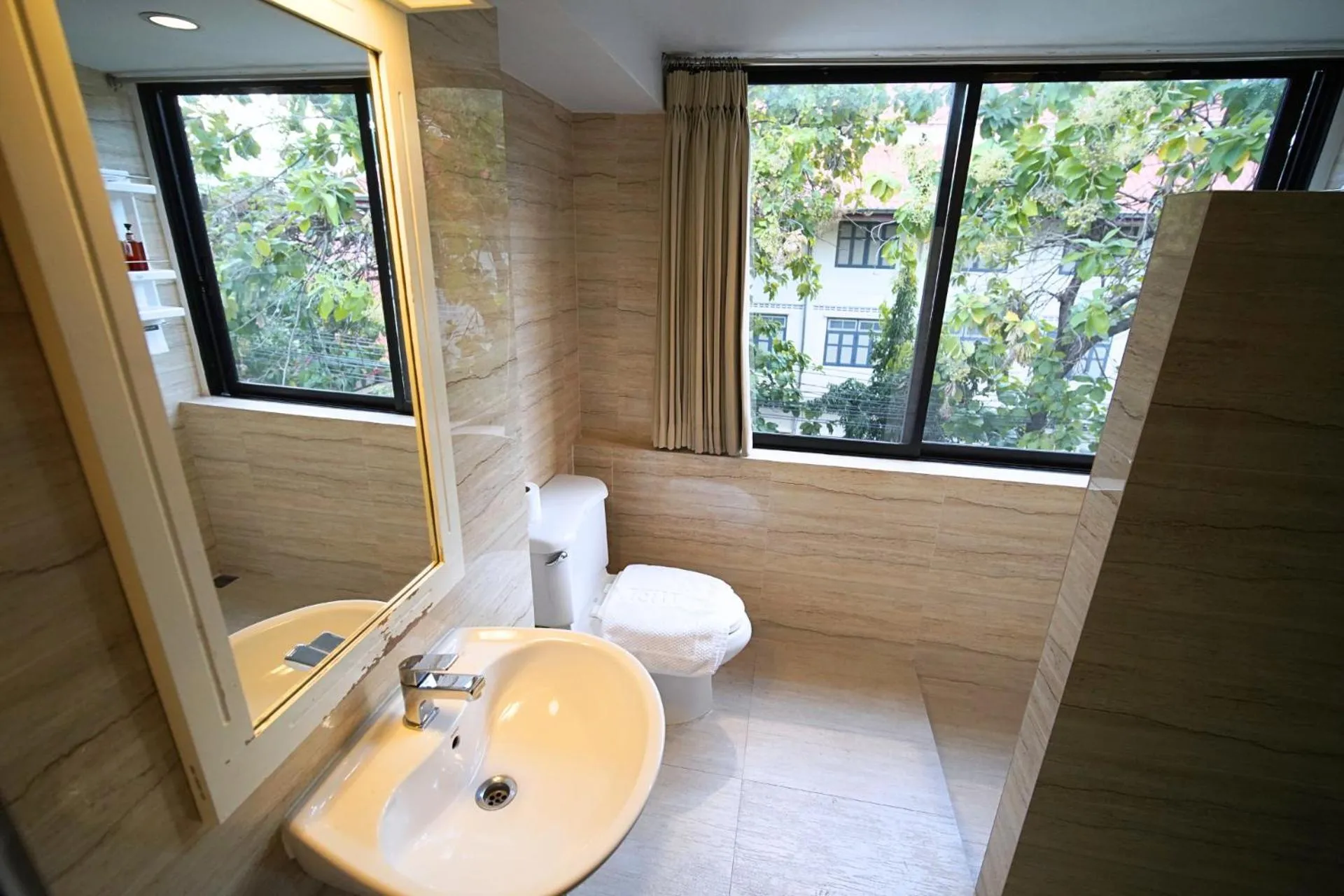 Toilet in Sawasdee House