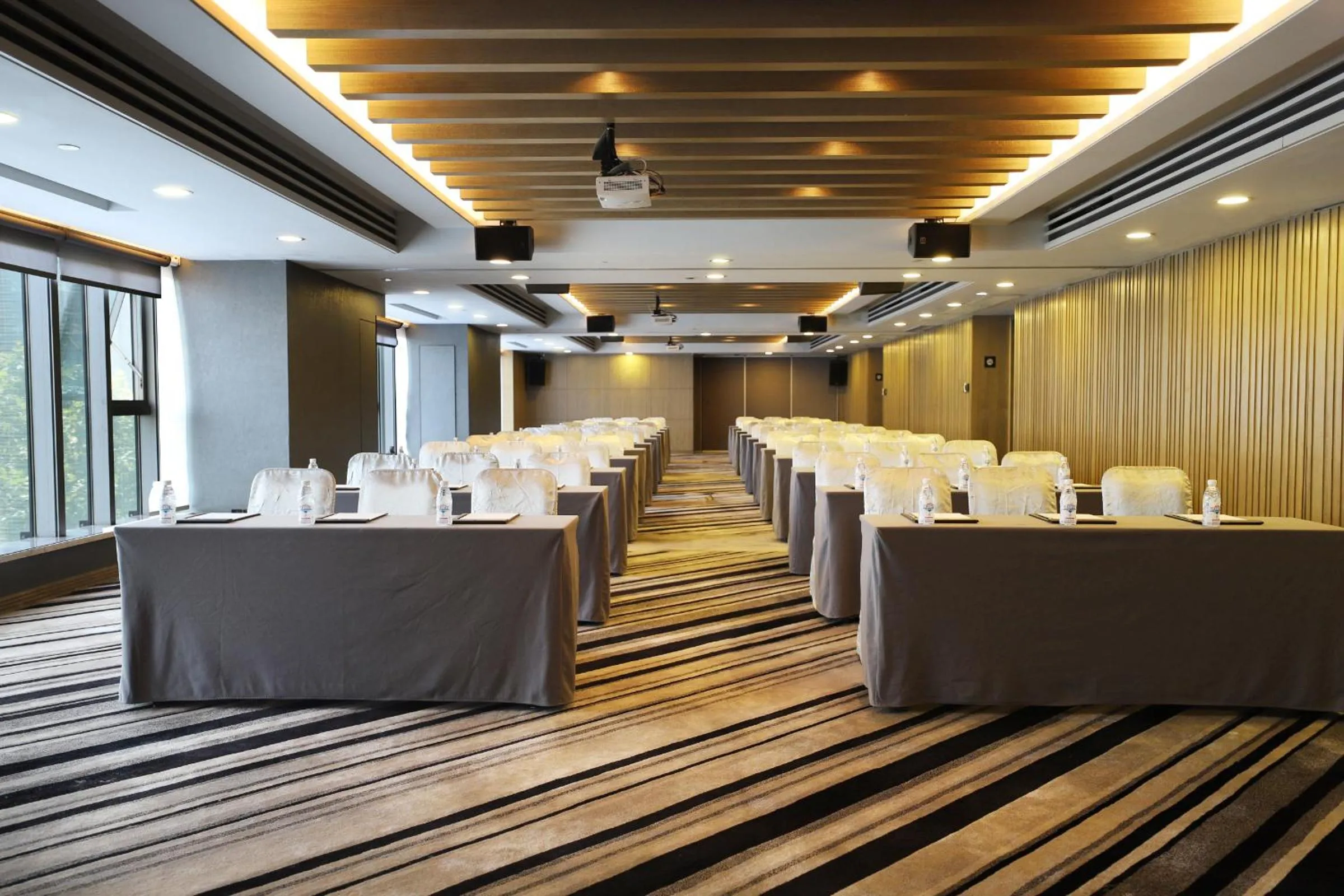 Meeting/conference room in Rhombus Park Aura Chengdu Hotel